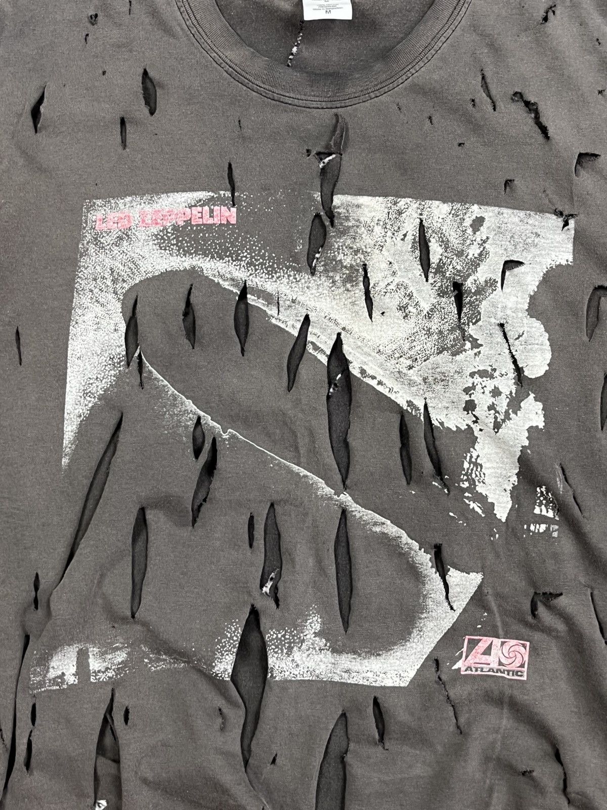 Band Tees Vintage Y2K Led Zeppelin trashed distressed faded logo tee M Size US M / EU 48-50 / 2 - 2 Thumbnail