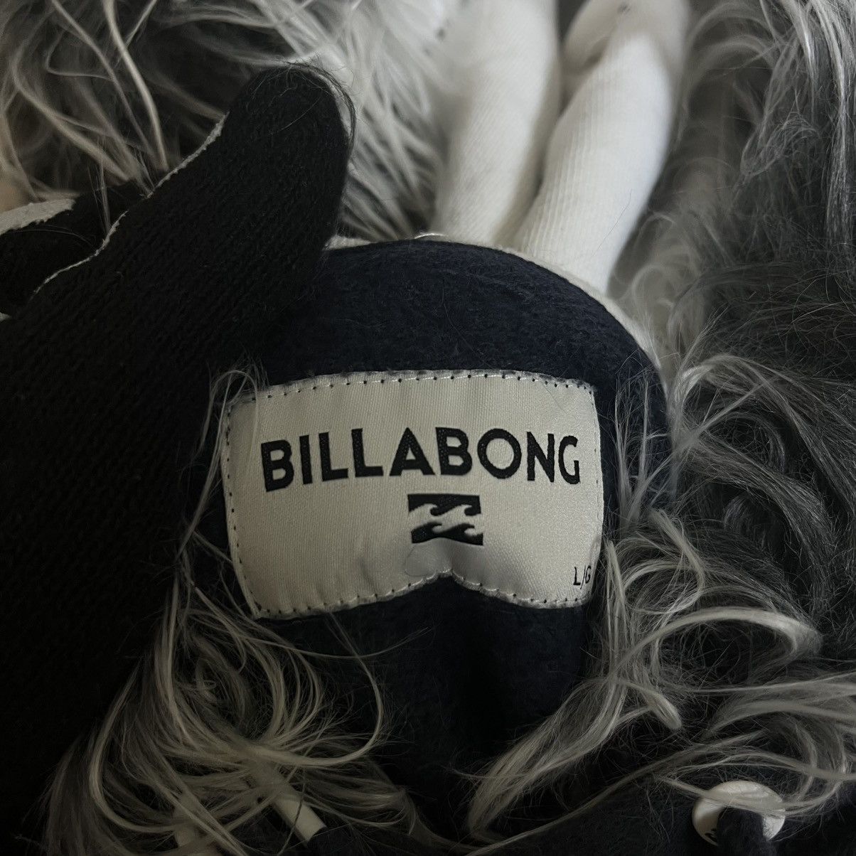 If Six Was Nine Y2K Billabong Faux Fur Hoodie – Surf Archive L Size US L / EU 52-54 / 3 - 8 Thumbnail