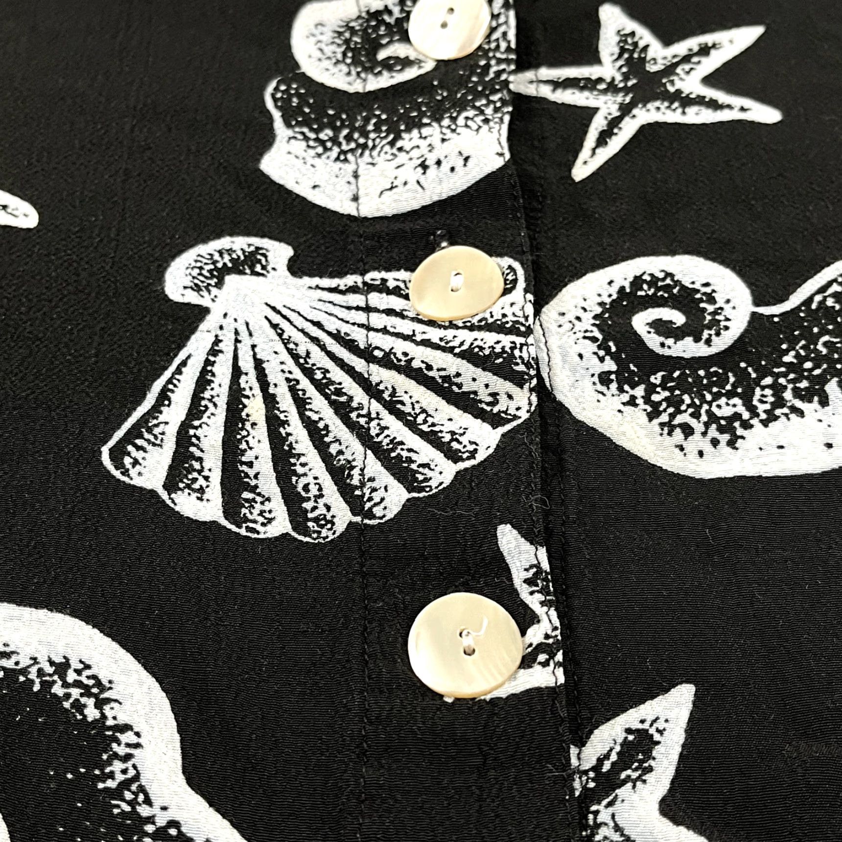 Vintage WE BE BOP Black Button-Up Shirt Women 1X Beaded Animal Print Short Sleeve Casual Top Size XL / US 12-14 / IT 48-50 - 3 Thumbnail