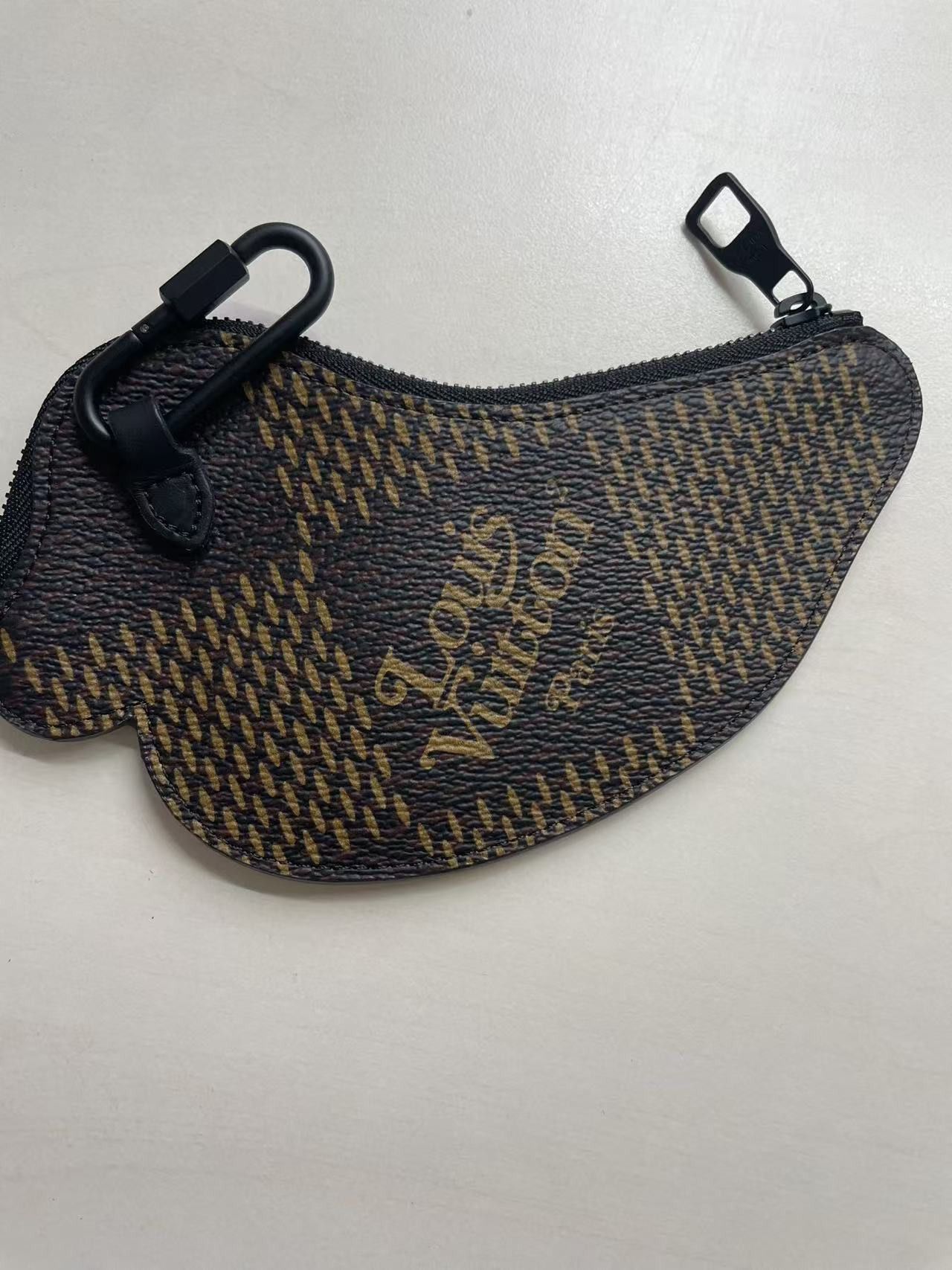 Louis Vuitton Louis Vuitton Nigo Duck Coin Card Holder Size ONE SIZE - 6 Thumbnail