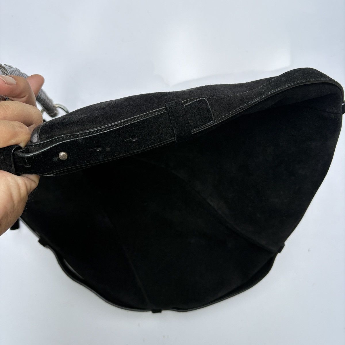 Yves Saint Laurent YVES SAINT LAURENT by Tom Ford Suede MOMBASA HOBO BAG Size ONE SIZE - 10 Thumbnail