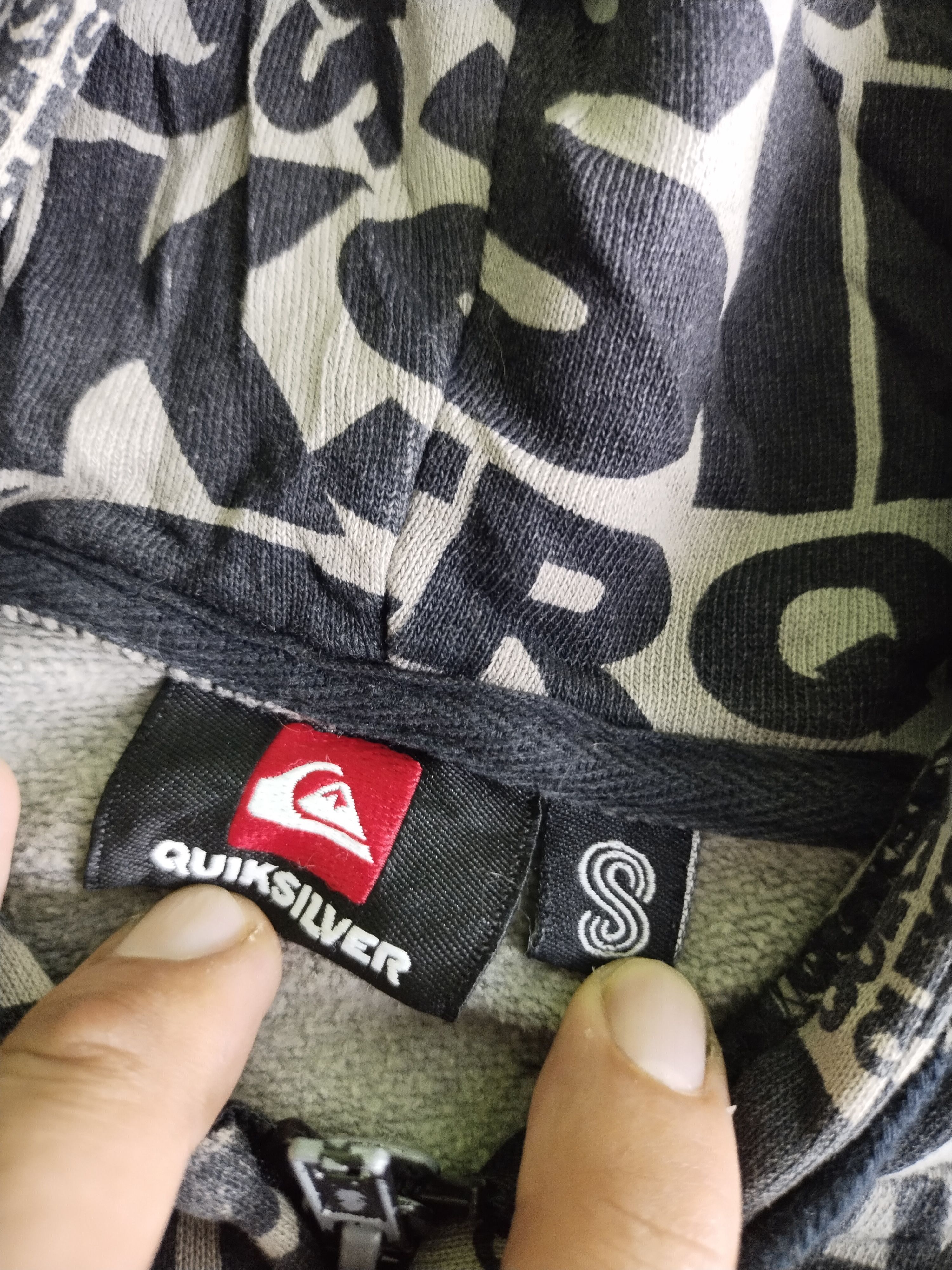 Quiksilver × Vintage Quiksilver All Over Print Hoodie Sweatshirt Size S Size US S / EU 44-46 / 1 - 12 Thumbnail