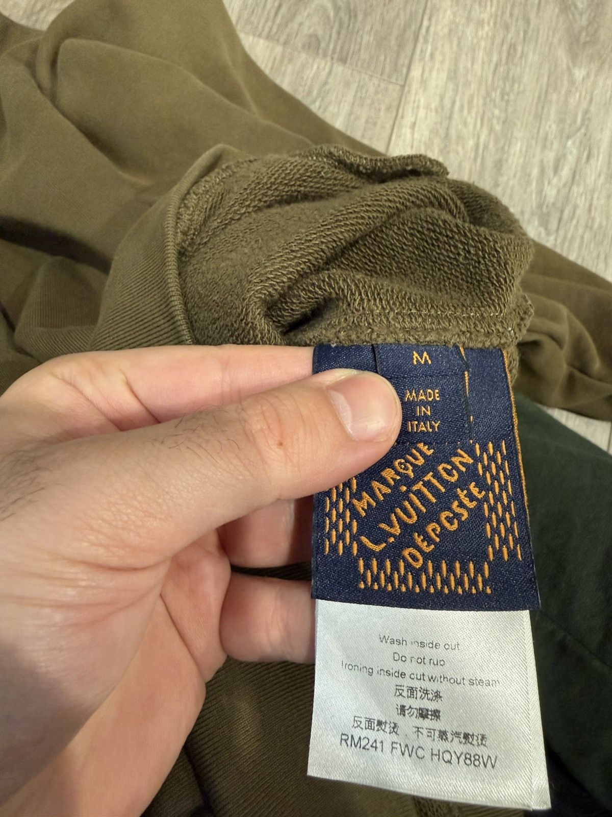 Louis Vuitton Louis Vuitton Lovers Olive Sweatshirt Size US M / EU 48-50 / 2 - 6 Thumbnail