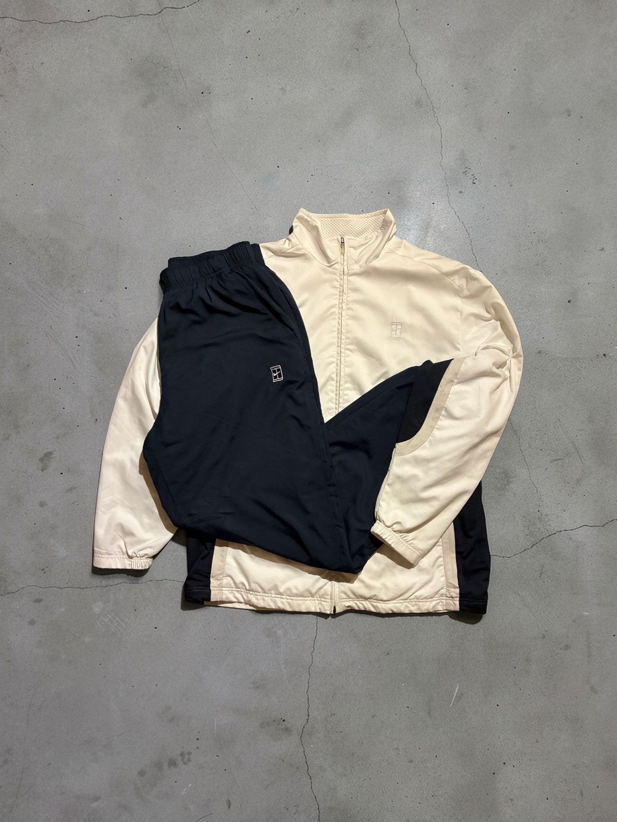 Nike Vintage Nike Court Tracksuit TennisSet Creme &Navy Gr.L (Y2K Size US L / EU 52-54 / 3 - 1 Thumbnail