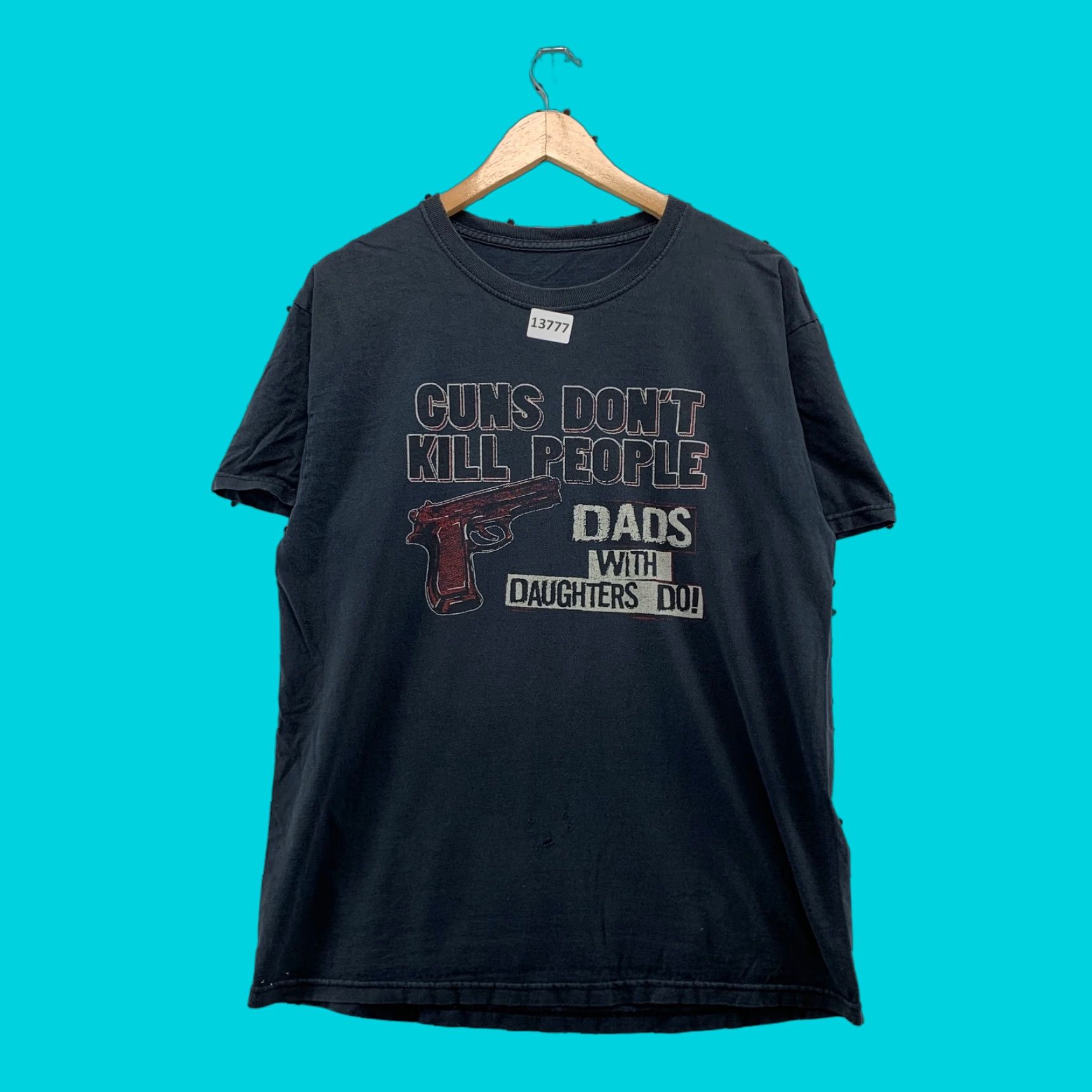 Vintage VINTAGE Unbranded Shirt Adult Black Short Sleeve Guns Dont Kill People Dads With Daughters Do M Crew Neck Graphic 2010s Dad Funny Mens Size US M / EU 48-50 / 2 - 1 Thumbnail