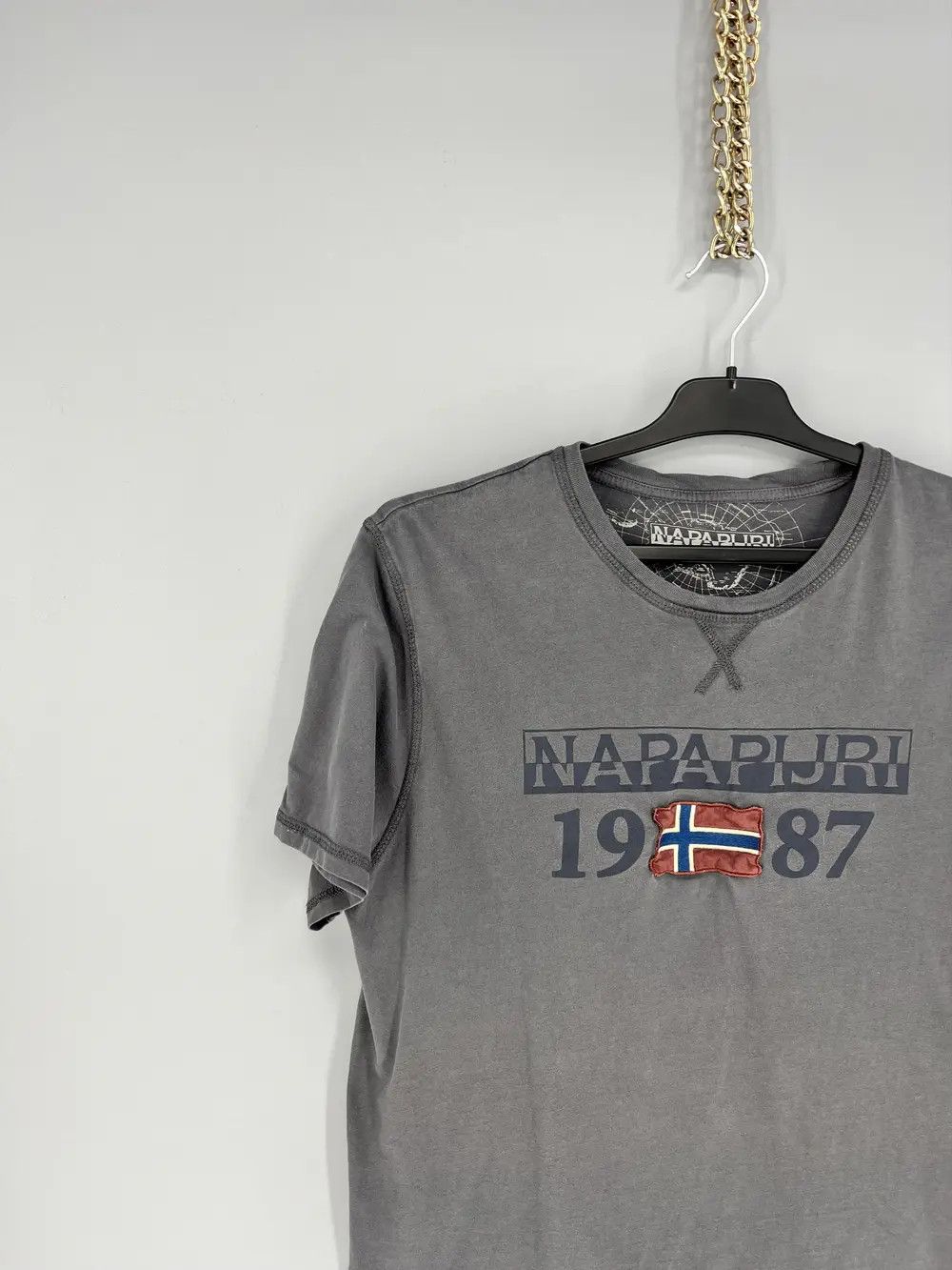 Vintage Vintage Napapijri Geographic Designer Fashion Style Shirt Size US L / EU 52-54 / 3 - 4 Thumbnail