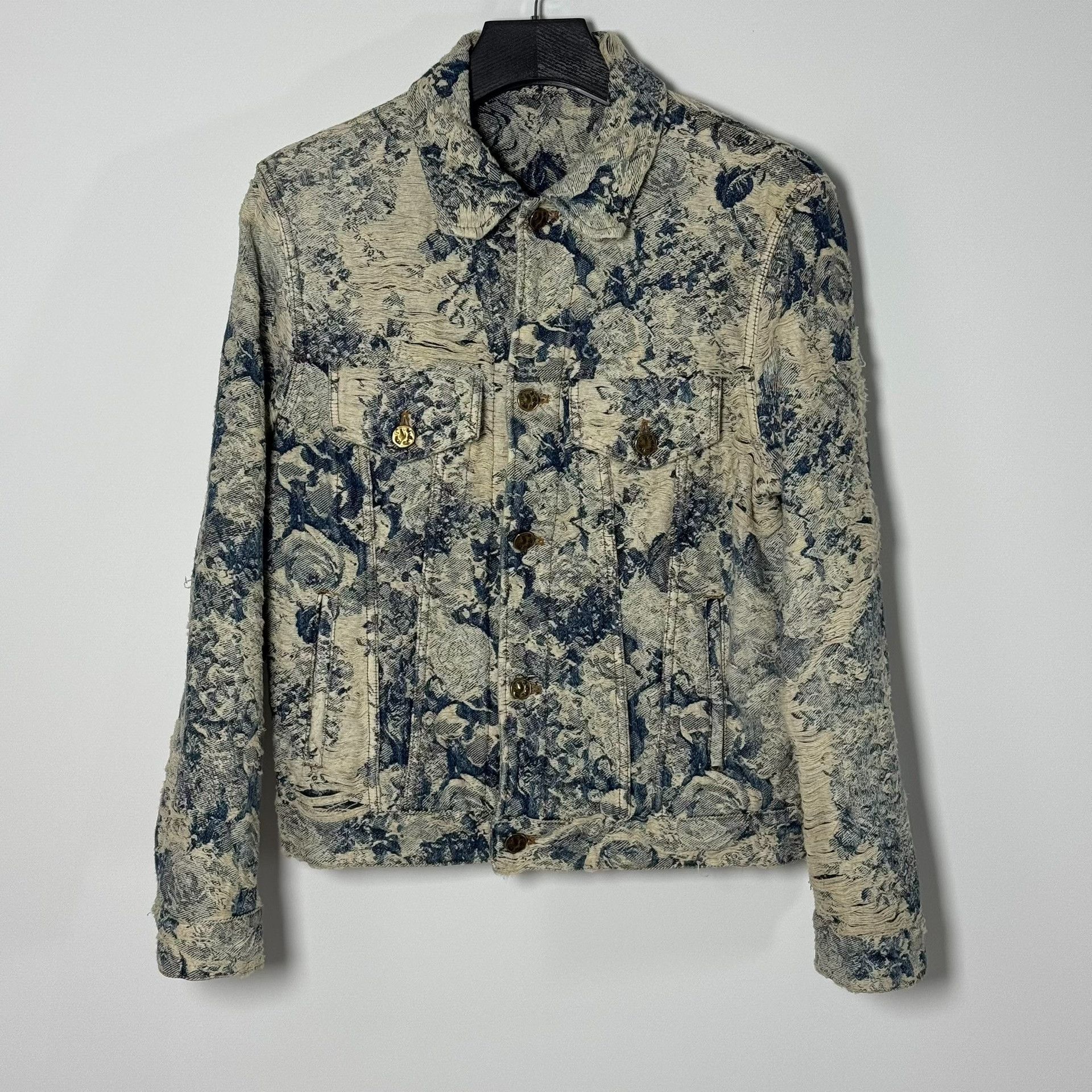 Louis Vuitton Louis Vuitton Floral Distressed Denim Jacket EU 44 Size US S / EU 44-46 / 1 - 1 Thumbnail