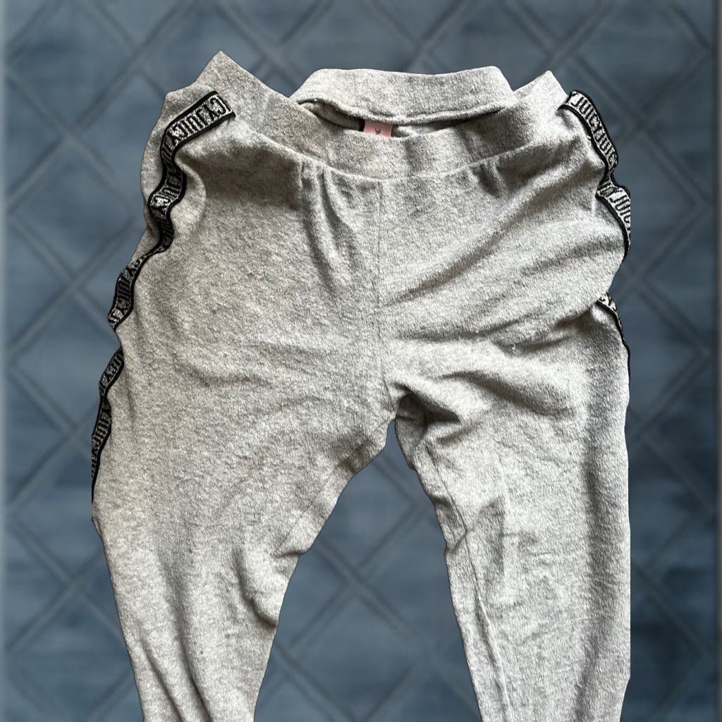 Juicy Couture Juicy Couture Sweatpants Women’s Velour in Gray M, Regular, Elastic Waist, Pockets, 90s Athleisure Logo, Gym & Training, Jogging & Walking Pants Size 32" / US 10 / IT 46 - 1 Thumbnail