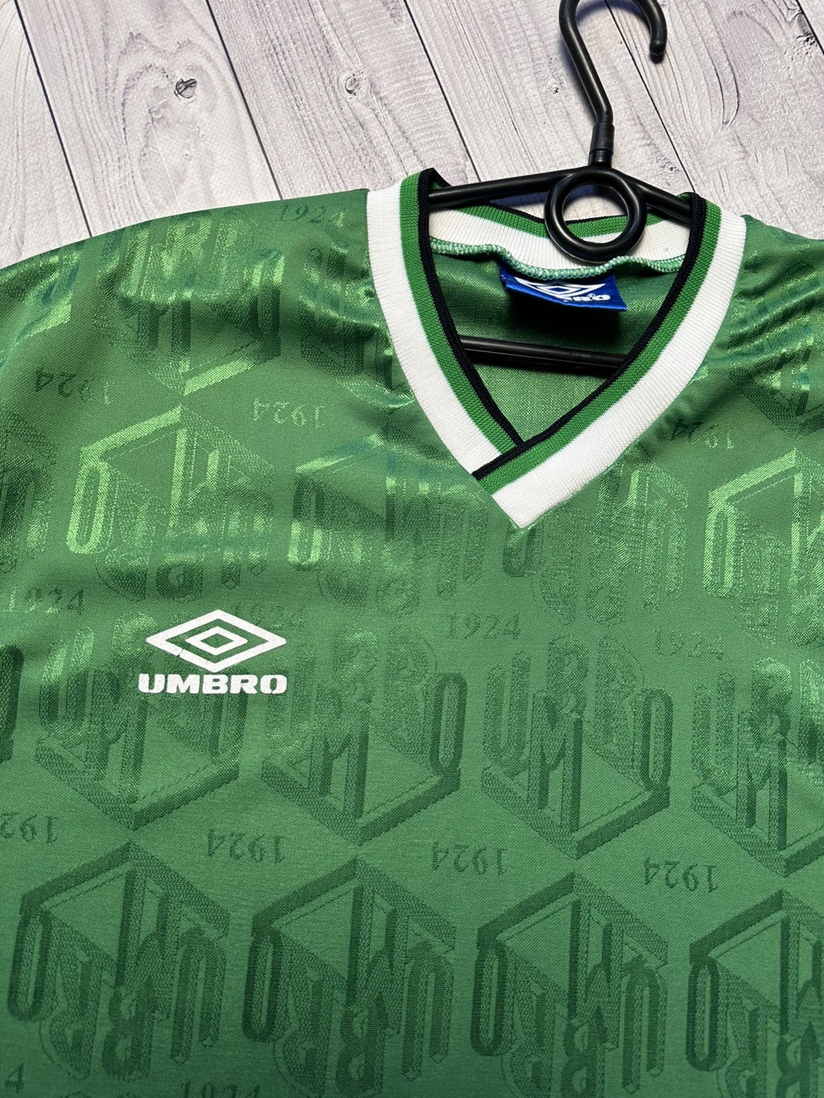 Vintage Vintage Umbro soccer green monogram size L rare Size US L / EU 52-54 / 3 - 3 Thumbnail