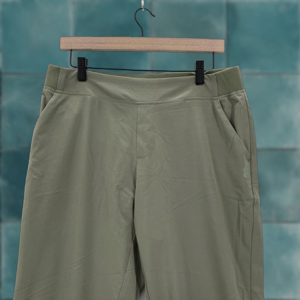 Tommy Bahama Tommy Bahama Pants Womens Medium Green IslandZone Arielle UPF 30 Quick Dry Golf Size 32" / US 10 / IT 46 - 1 Thumbnail