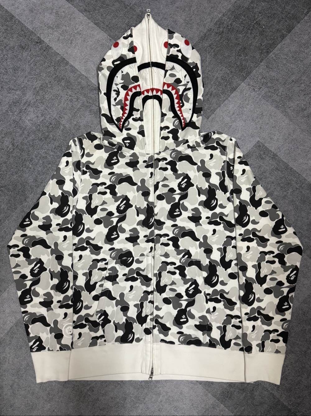 Bape A Bathing Ape Camo Shark Hoodie Size M Size US M / EU 48-50 / 2 - 1 Thumbnail