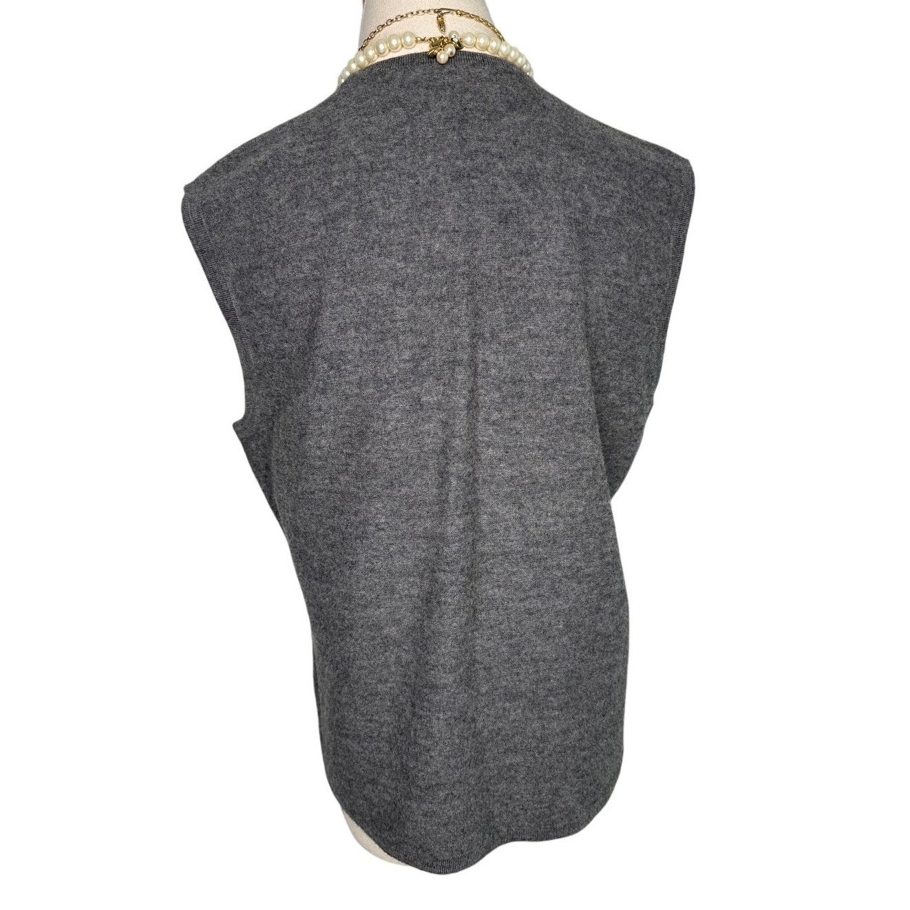 Vintage Vintage 100% wool floral embroidered sweater vest size S Size S / US 4 / IT 40 - 3 Thumbnail