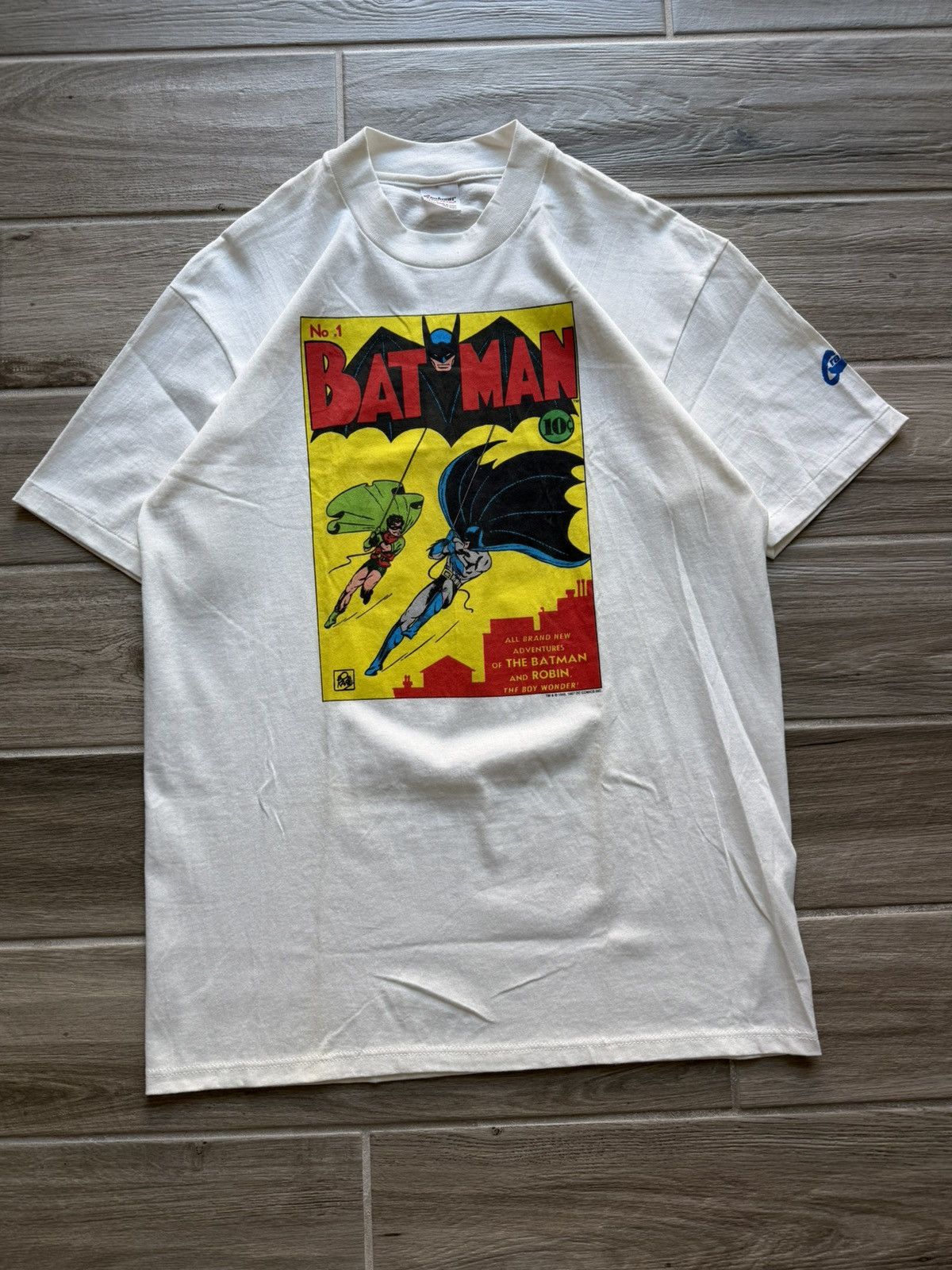 DC Comics Rare Vintage The Adventures of Batman and Robin T-Shirt Sz L Size US L / EU 52-54 / 3 - 1 Thumbnail