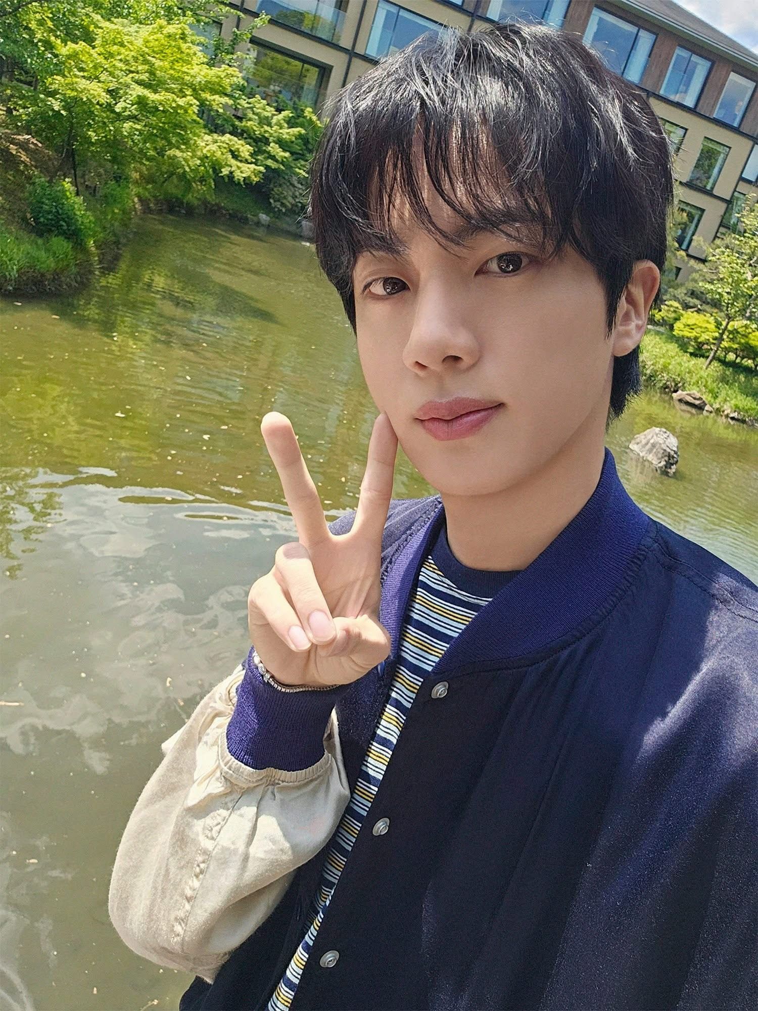Other [BTS JIN] BY (Stripe T-shirt Multi) Size US M / EU 48-50 / 2 - 5 Thumbnail