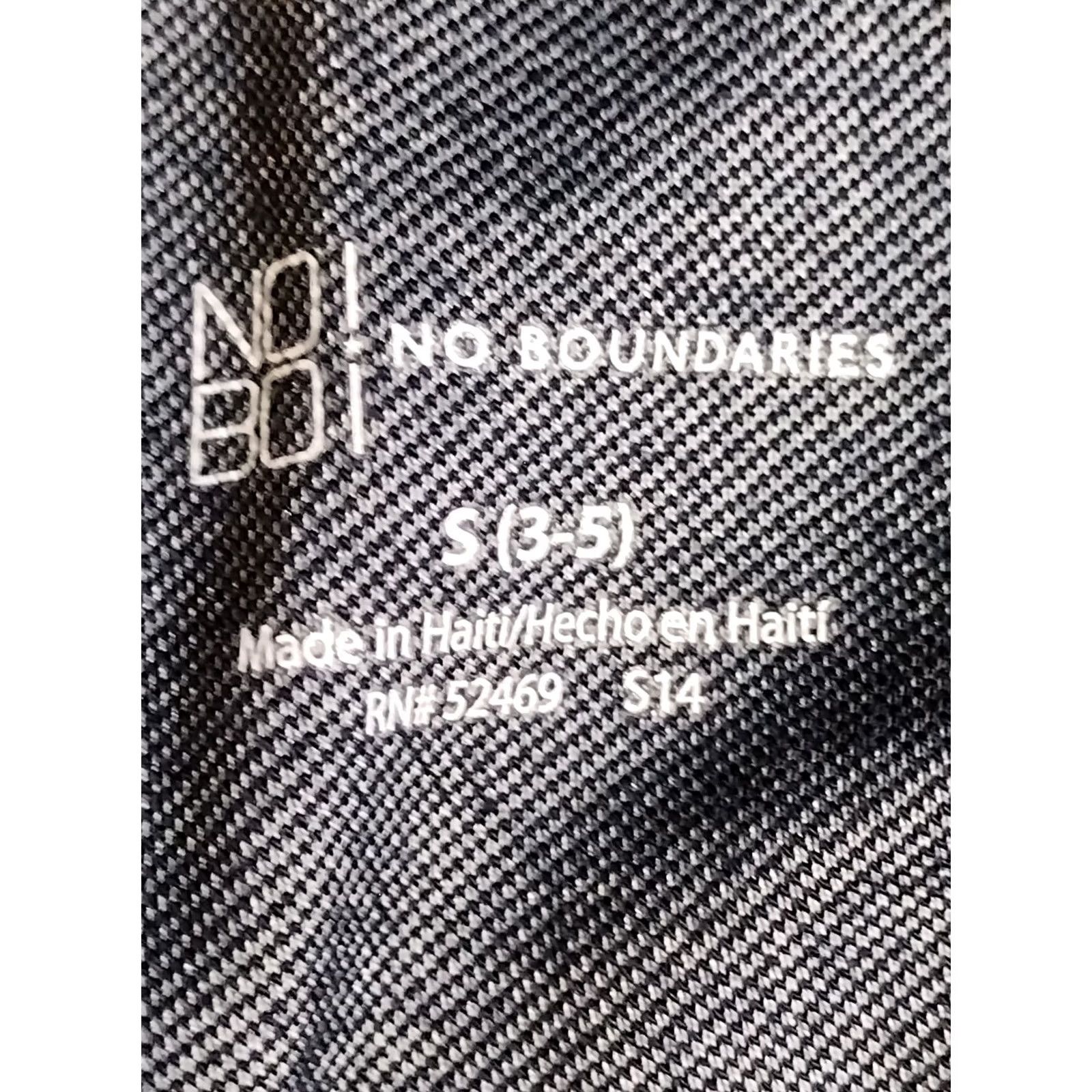 Vintage No Boundaries Gray Capri Pants Womens Size S Casual Pull On Waist 17 In Inseam Capris Front Flat Comfort Elastic Waist Regular Fit Shorts/Pants Size 28" / US 6 / IT 42 - 5 Thumbnail