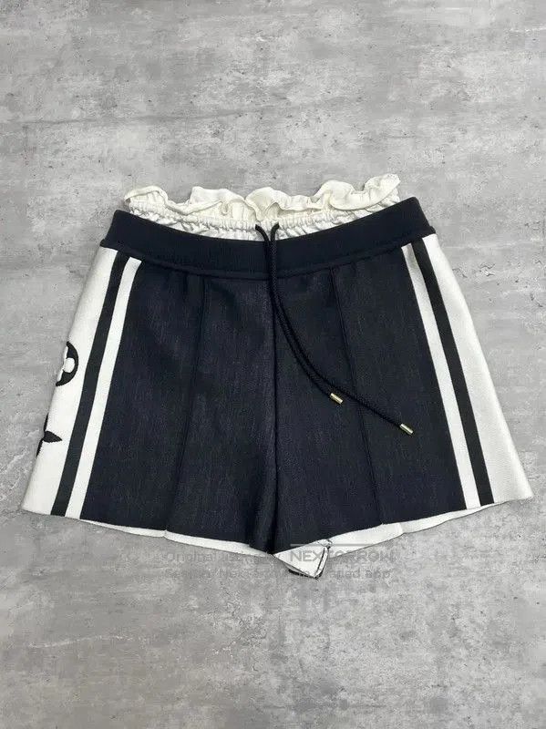 Louis Vuitton Louis Vuitton Black Cotton Women's Shorts . Size 28" / US 6 / IT 42 - 1 Thumbnail