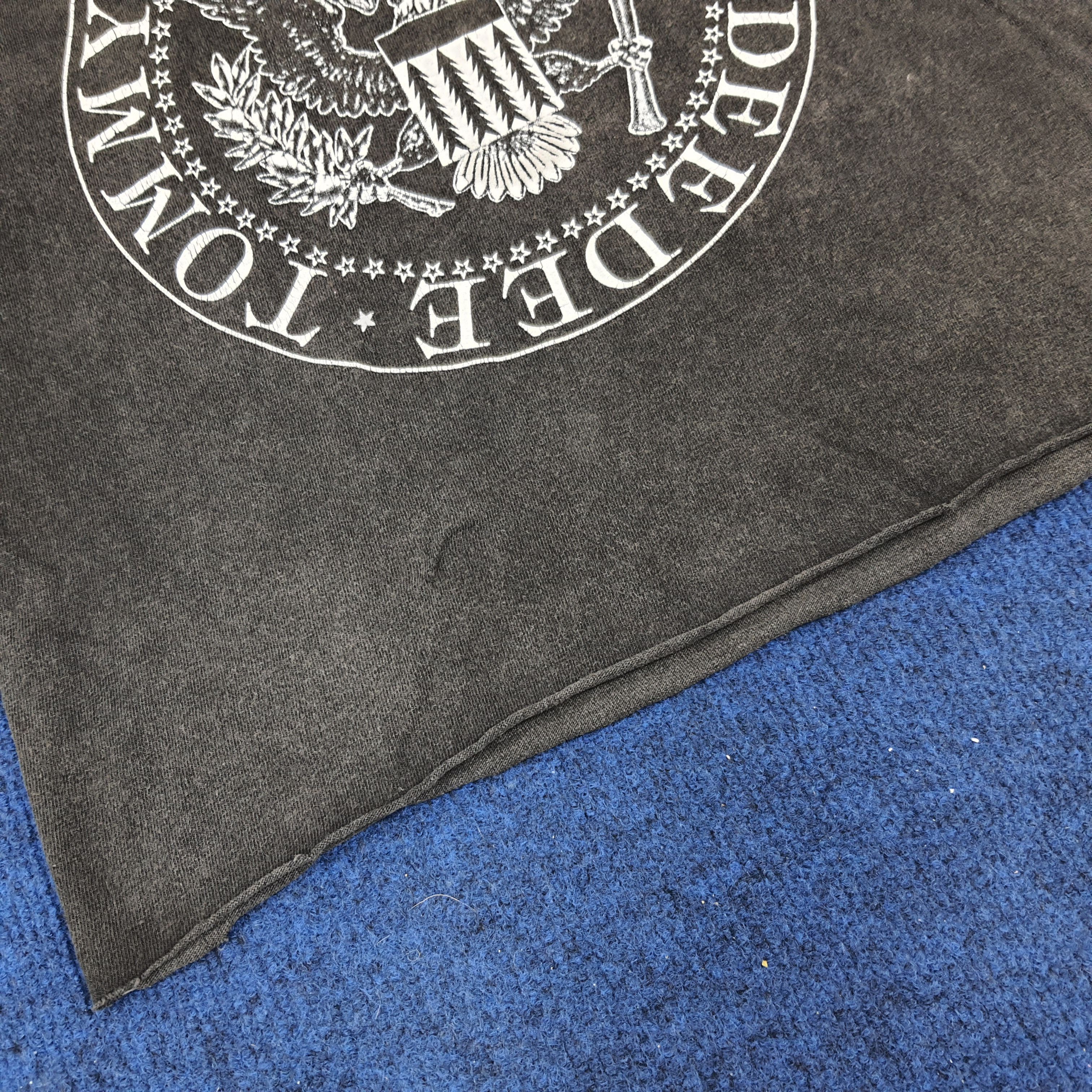 Band Tees × Vintage Vintage RAMONES American Punk Rock Band Tshirt Size US S / EU 44-46 / 1 - 7 Thumbnail
