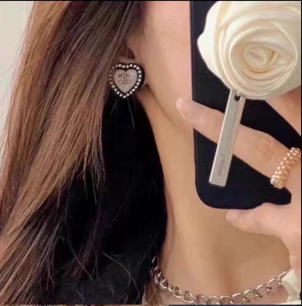 Chanel Chanel Acrylic Heart Earrings Like New S835 Size ONE SIZE - 2 Thumbnail