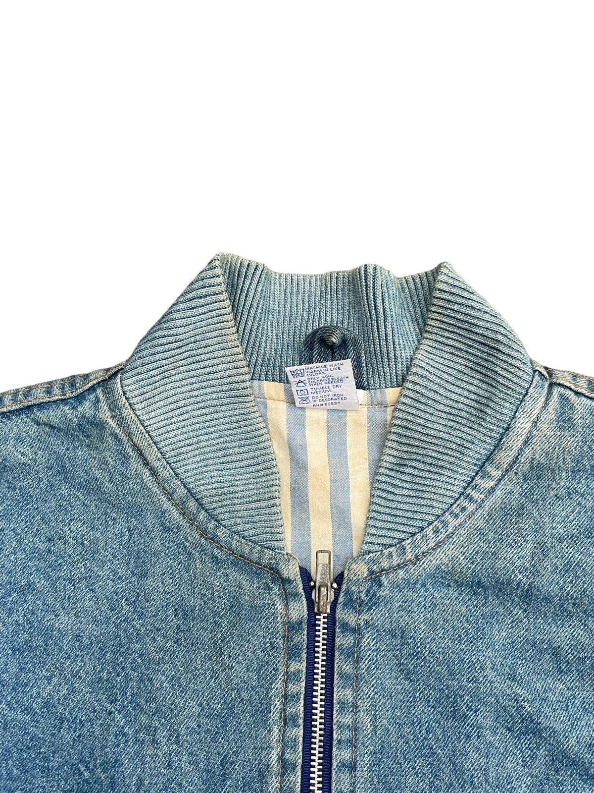 Vintage Vintage 3 Horse Embossed Denim Jacket Size US L / EU 52-54 / 3 - 7 Thumbnail