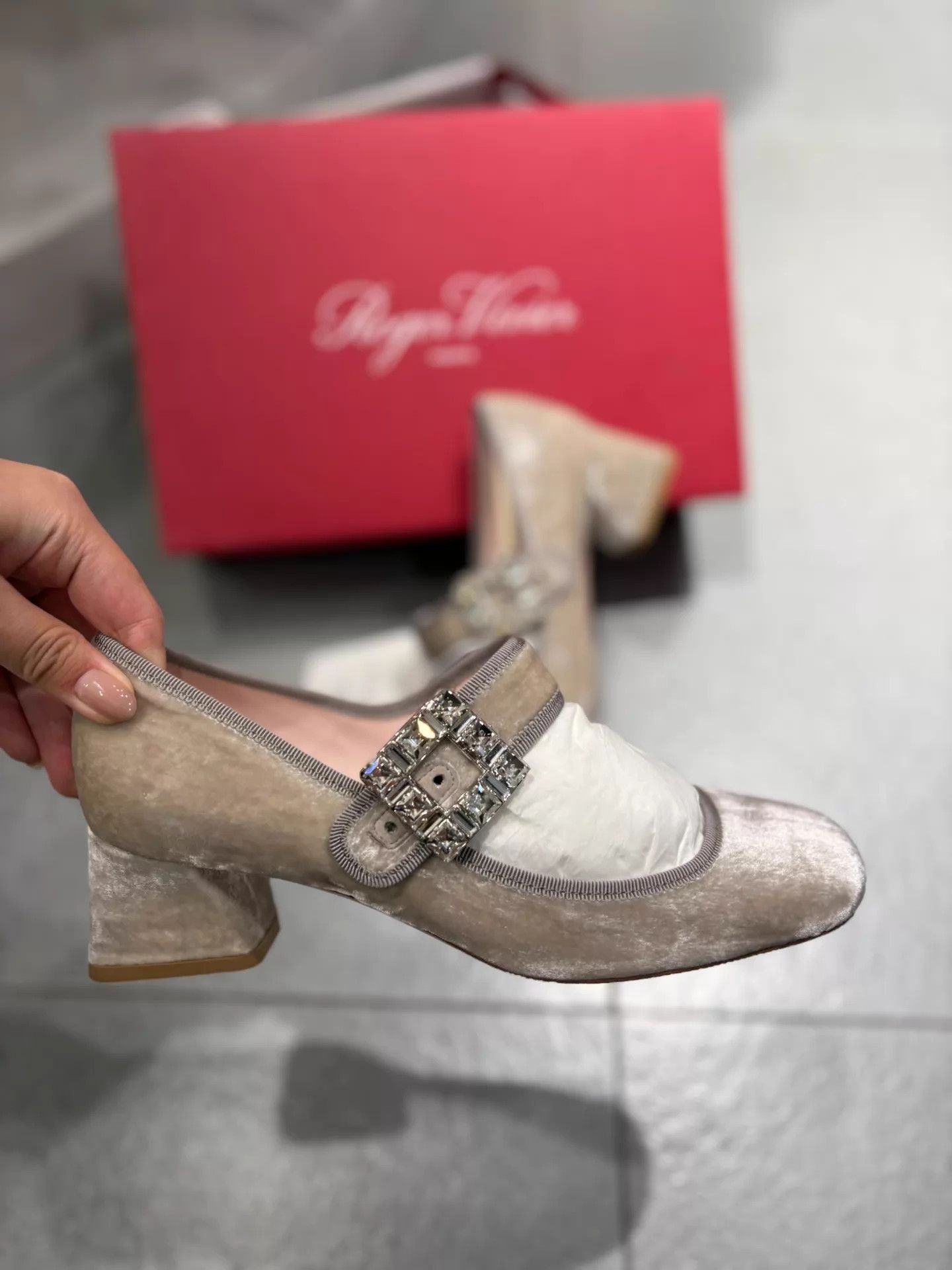 Roger Vivier RV Gray Velvet Crystal Buckle Thick Heel Mary Jane New 37.5 Size US 7 / IT 37 - 3 Thumbnail
