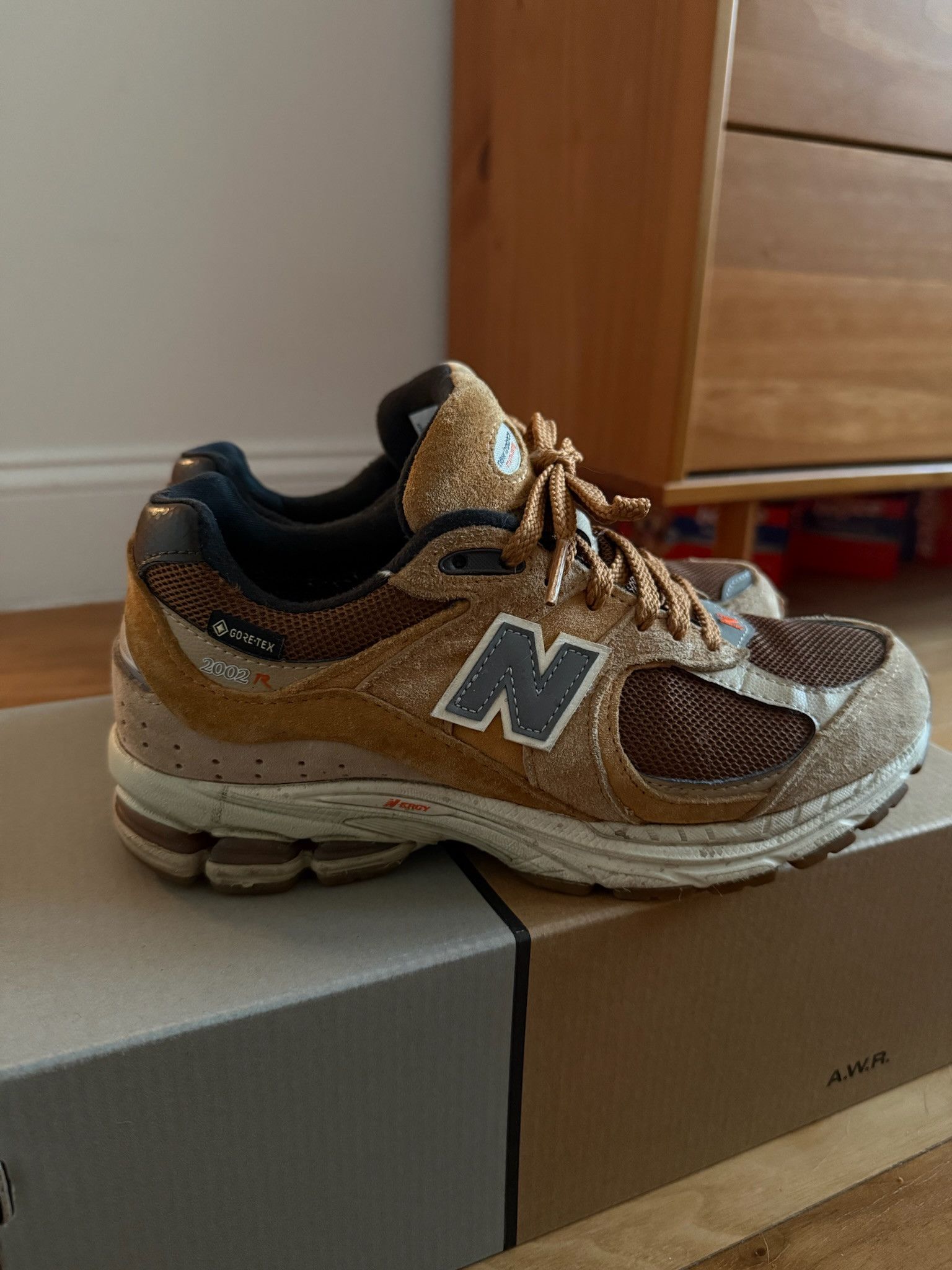 New Balance 2002R Sneakers Size US 5 / IT 35 - 1 Thumbnail