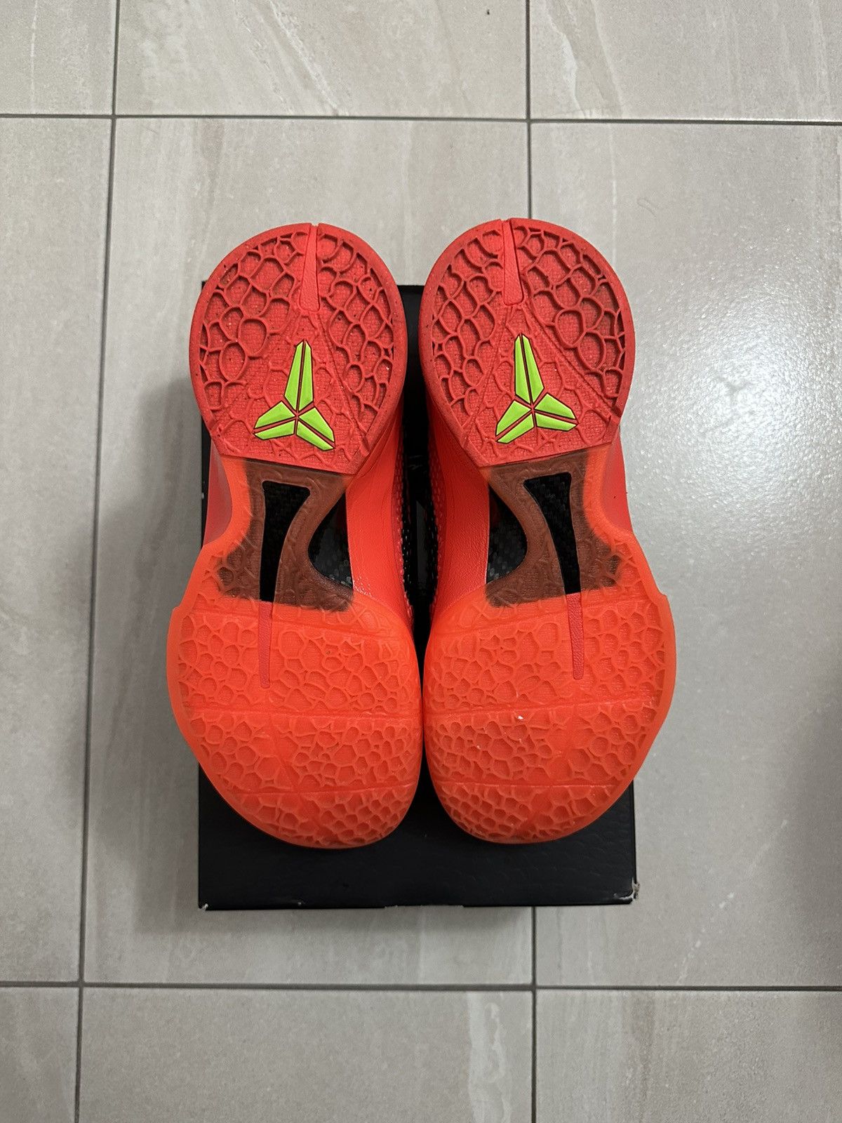 Nike Kobe 6 ‘Reverse Grinch’ Size US 9 / EU 42 - 3 Thumbnail