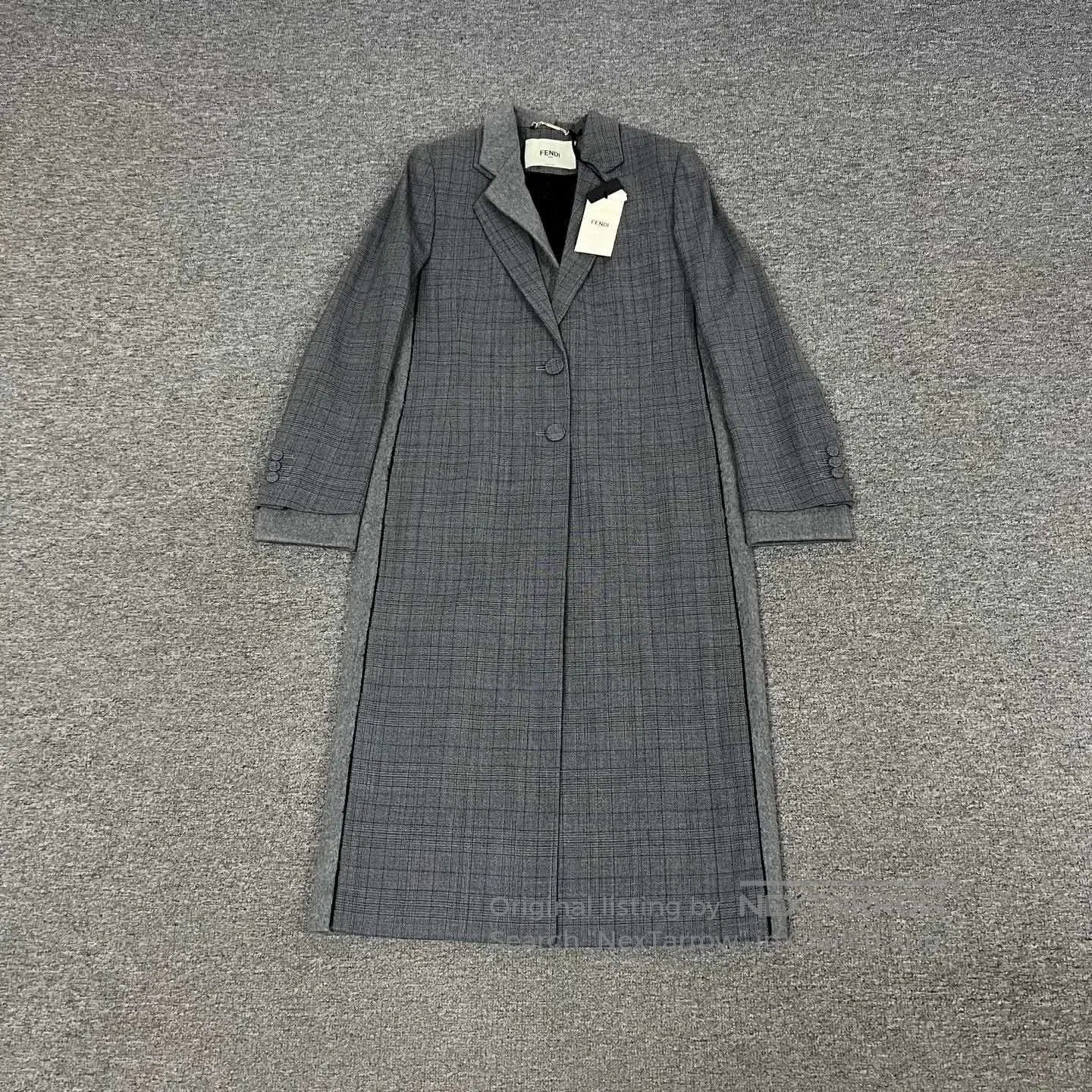Fendi gray long wool coat with unique collar. Size US M / EU 48-50 / 2 - 3 Thumbnail