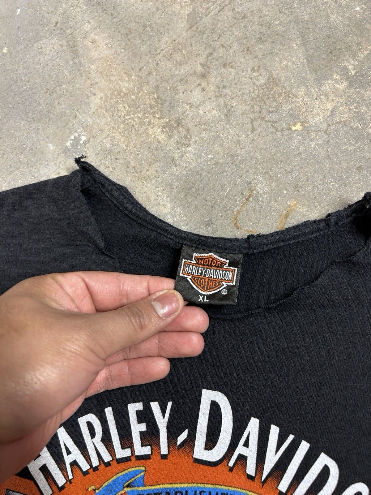 Harley Davidson VTG 1992 3D Emblem Untamed Harley Davidson T-Shirt Cut Neck Size US XL / EU 56 / 4 - 3 Thumbnail