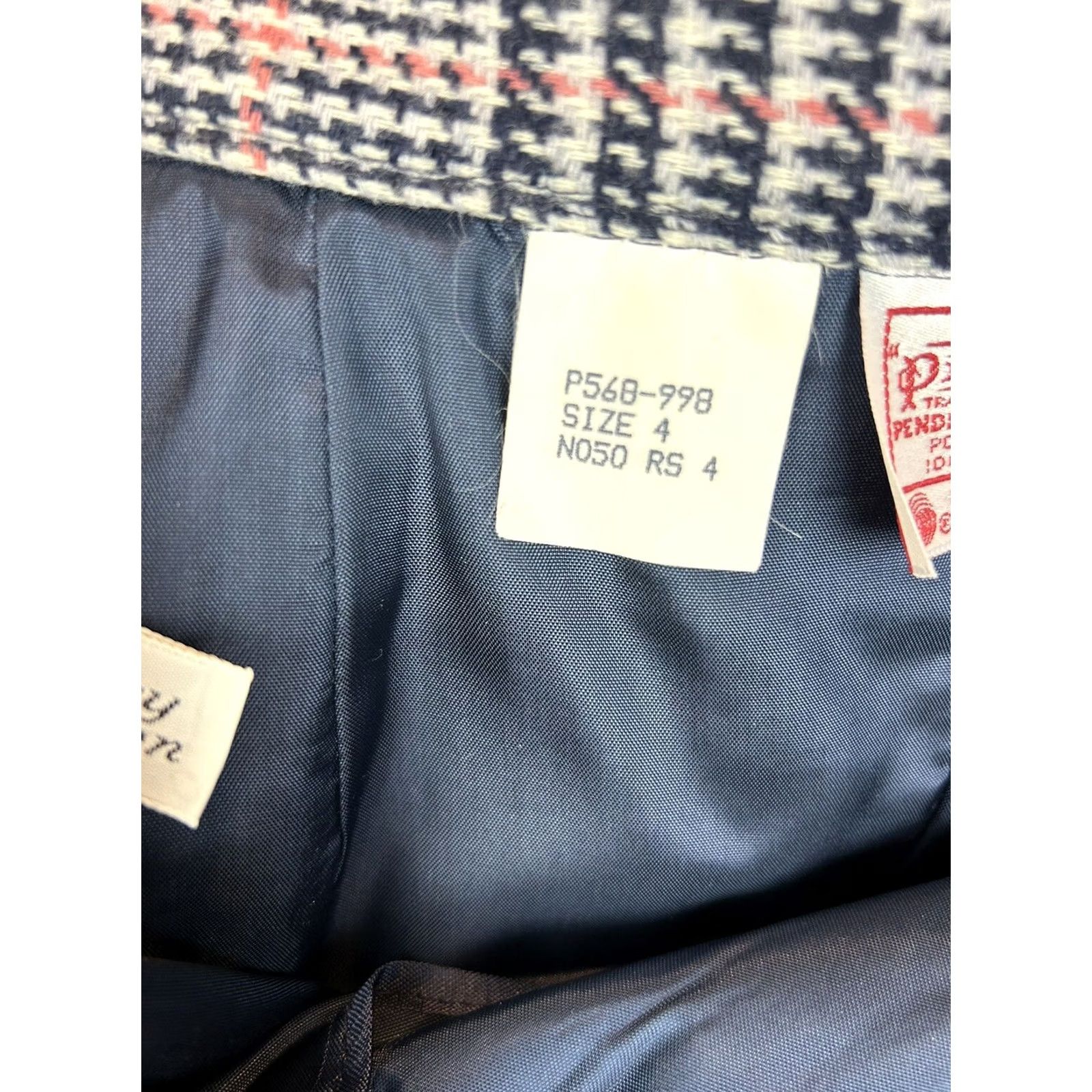 Pendleton VINTAGE Pendleton Skirt Womens 4 100% Wool Houndstooth Navy White Pockets Y2K 1980s Business Womens Size 27" / US 4 / IT 40 - 5 Thumbnail