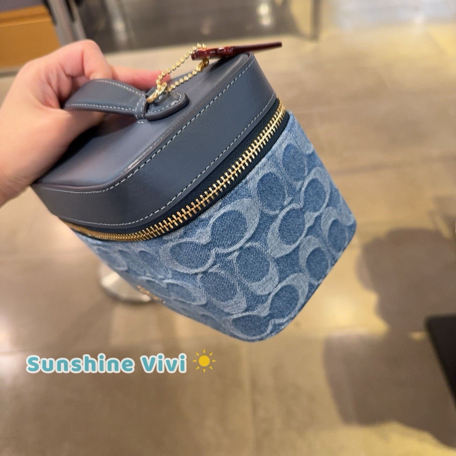 Coach NWT Coach CDC16 Cosmetic Case Signature Denim Gold/Indigo Size ONE SIZE - 3 Thumbnail