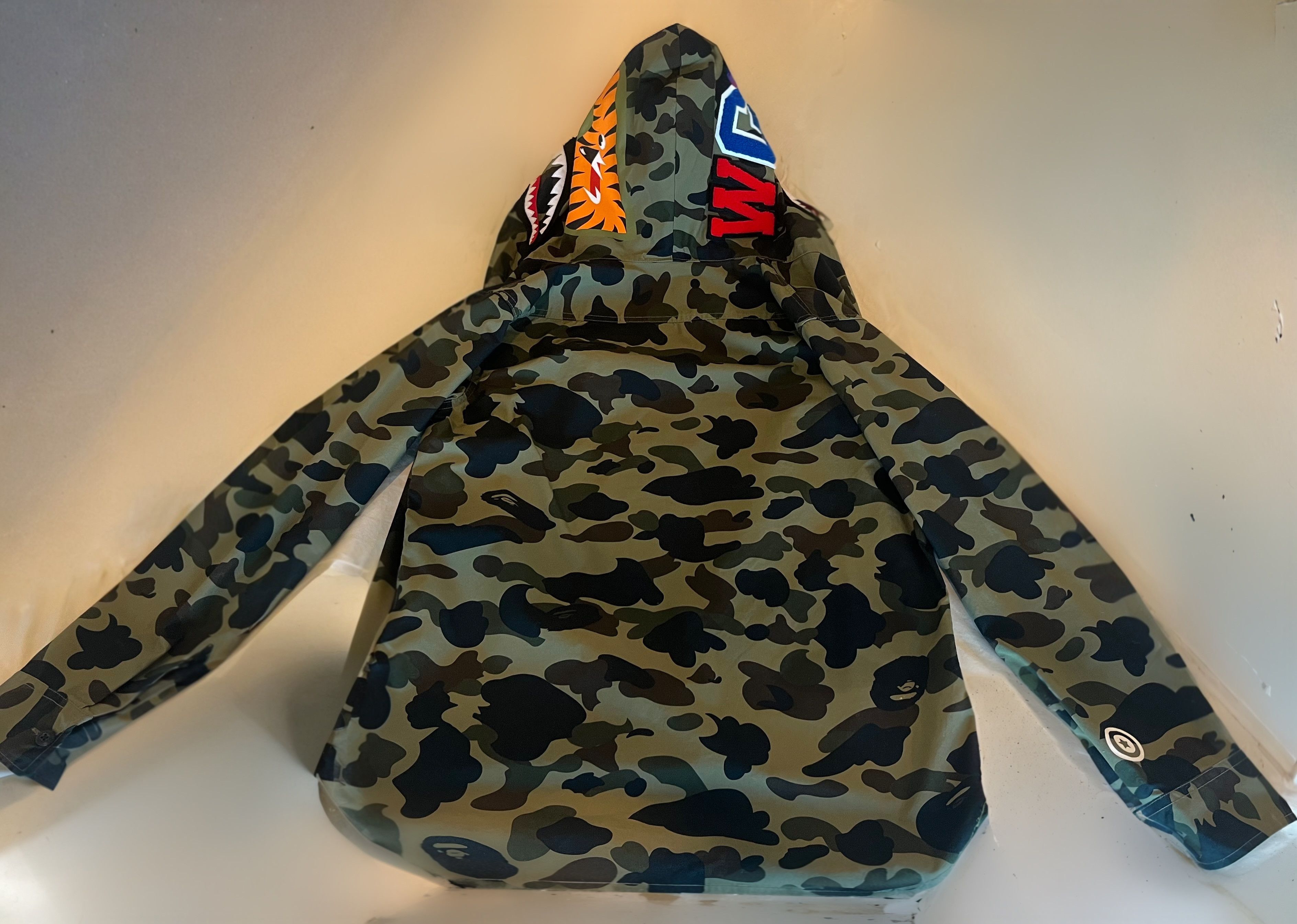 Bape BAPE 1st Camo Shark Hoodie Shirt Size US M / EU 48-50 / 2 - 2 Thumbnail