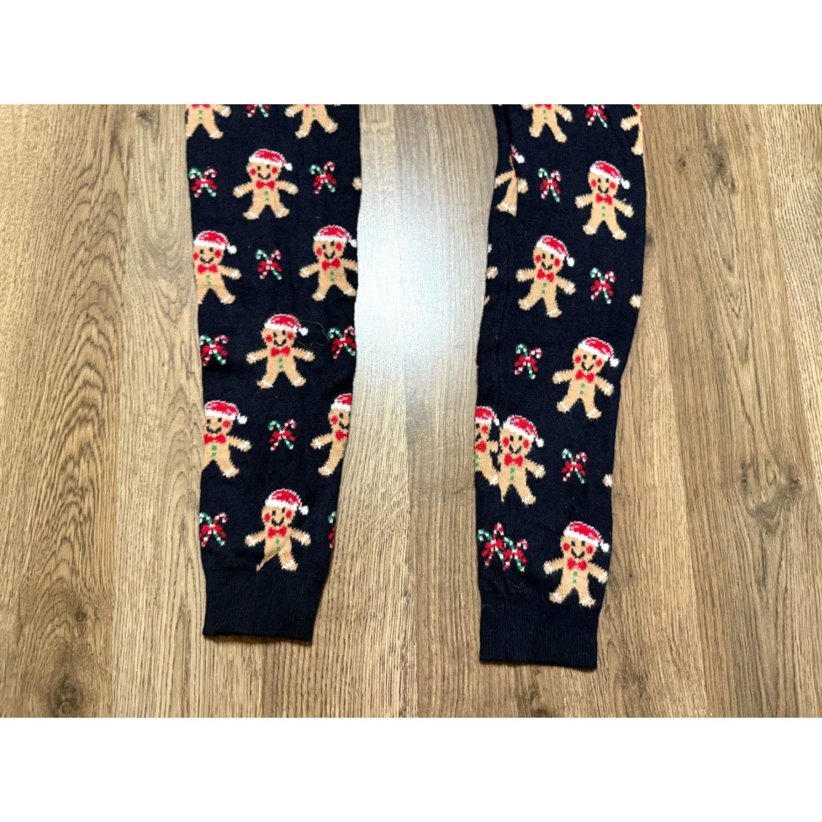 Forever 21 F21 Pants Womens Small Leggings Holiday Christmas Gingerbread Man Candy Canes Leggings, Black, Regular, Size S, Mens? Size 28" / US 6 / IT 42 - 3 Thumbnail