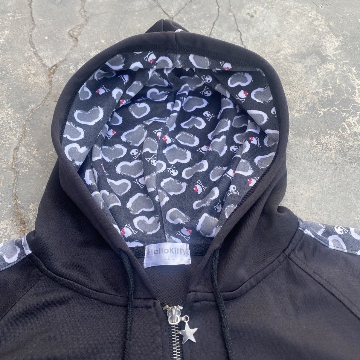 Japanese Brand Rare Hello Kitty Black Skull Hoodie Size US L / EU 52-54 / 3 - 6 Thumbnail