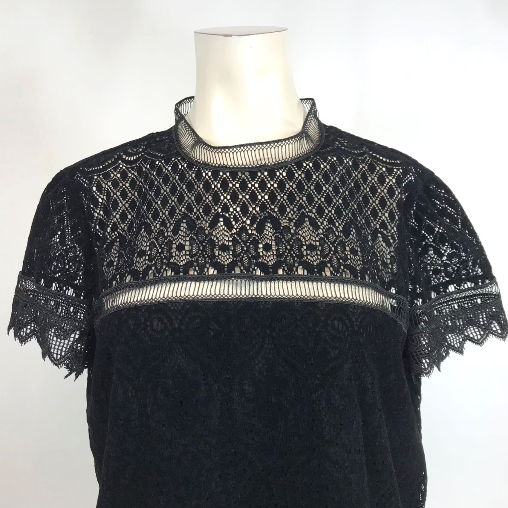 Laundry by Shelli Segal LAUNDRY BY SHELLI SEGAL Black Short Sleeve Lace Detail Top Womens L Size L / US 10 / IT 46 - 2 Thumbnail