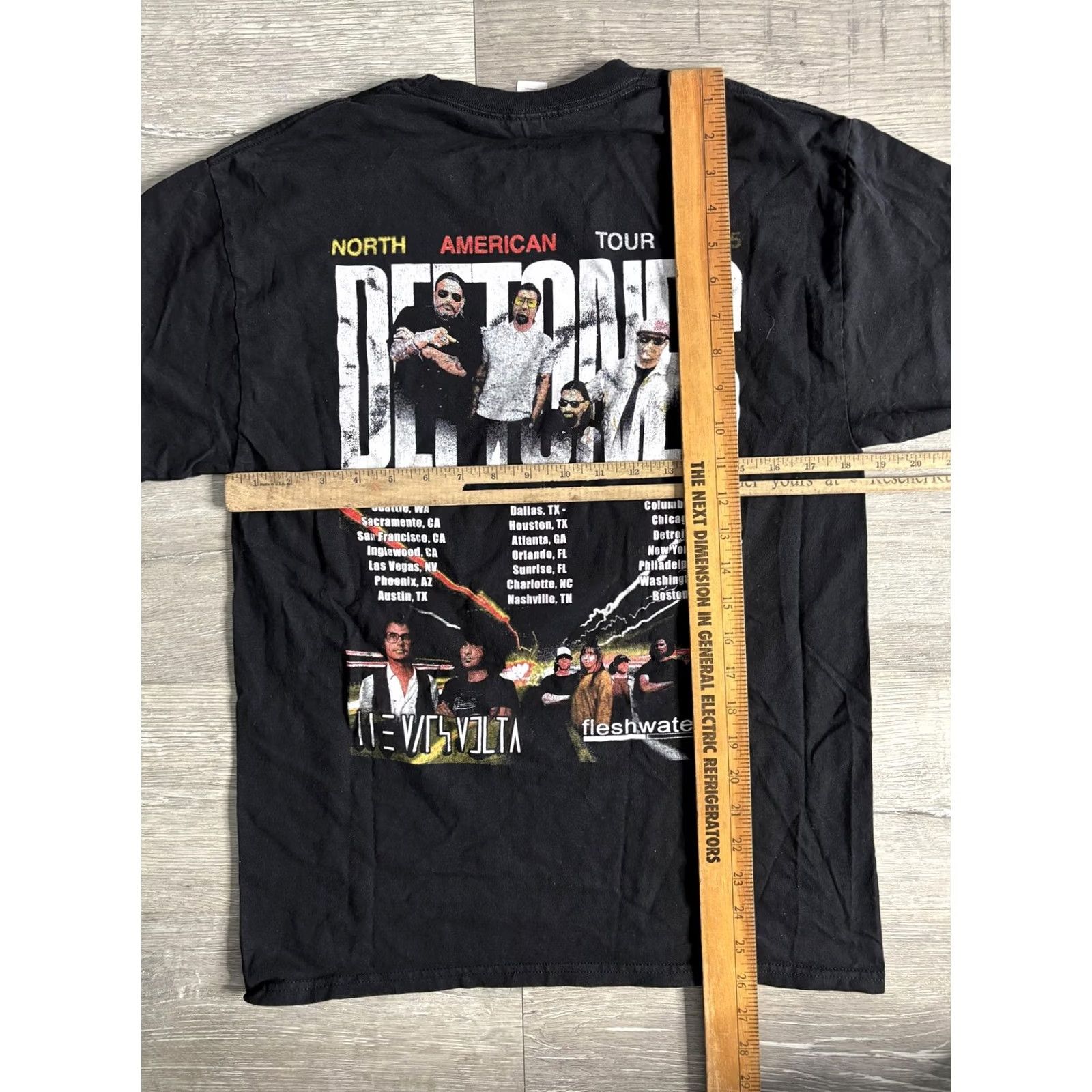 Hanes VINTAGE Deftones Shirt Mens Medium Black North American Tour 2025 Graphic T-Shirt Band Size US M / EU 48-50 / 2 - 3 Thumbnail