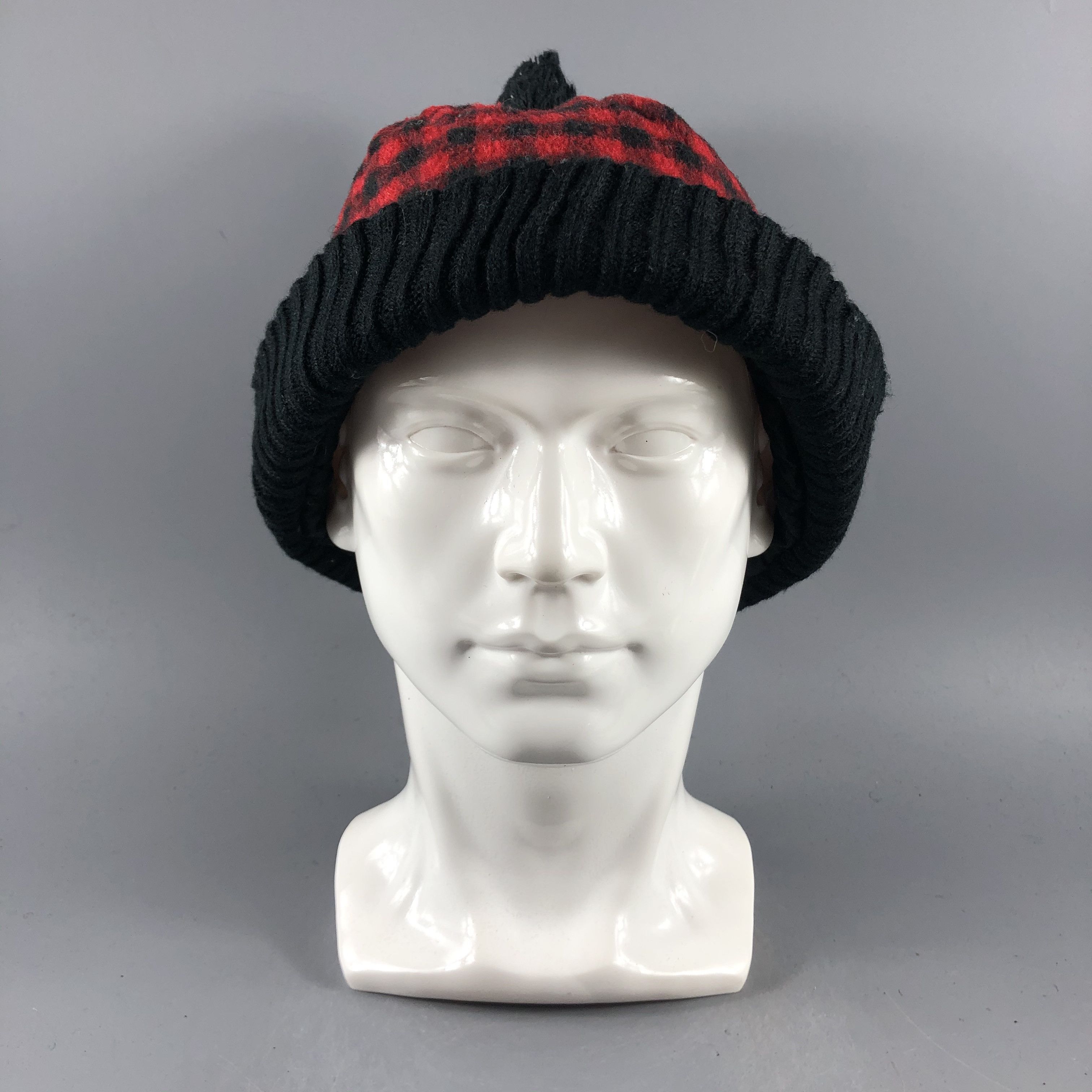 image of Vintage Unknown Checker Bobble Beanie Snow Hat Snow Cap -D223 in Black/Red, Men's