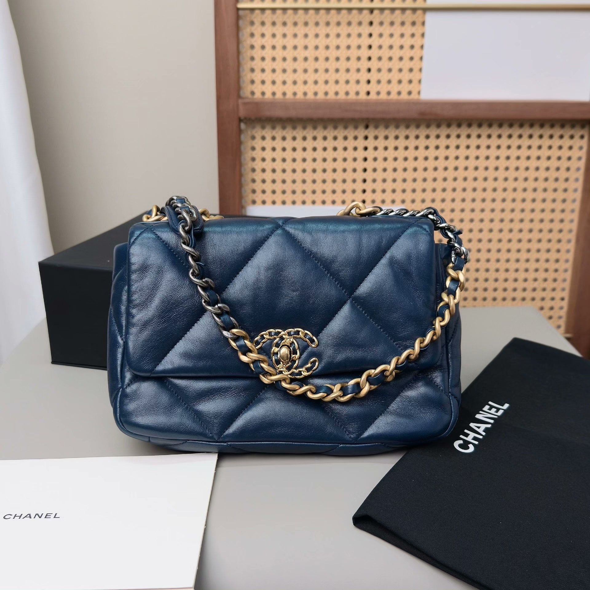 Chanel Pre-loved Bag Very good condition Size ONE SIZE - 1 Thumbnail