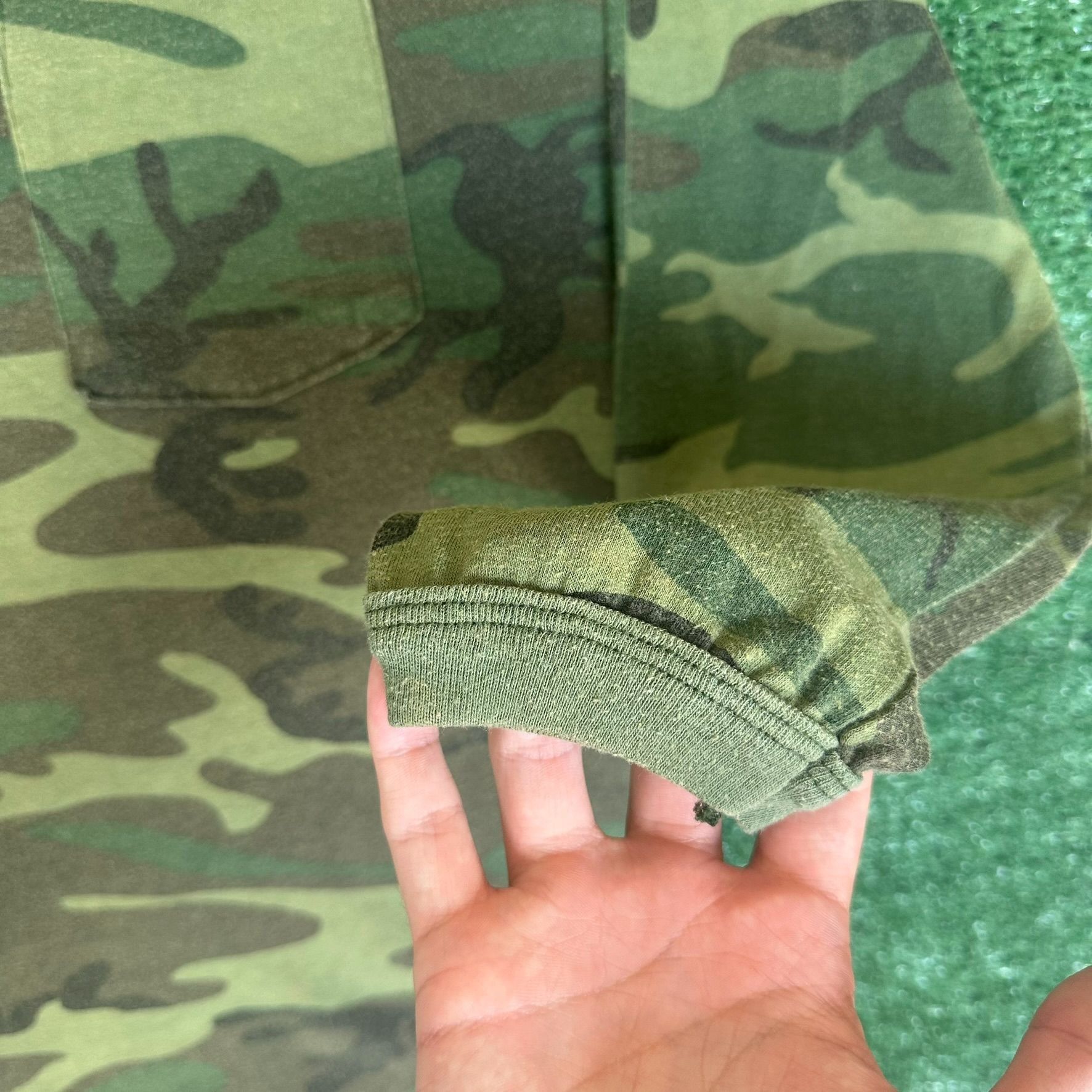 Vintage Vintage 80s Green Woodland Camo T-Shirt Grunge Punk Army Mil Size US M / EU 48-50 / 2 - 3 Thumbnail