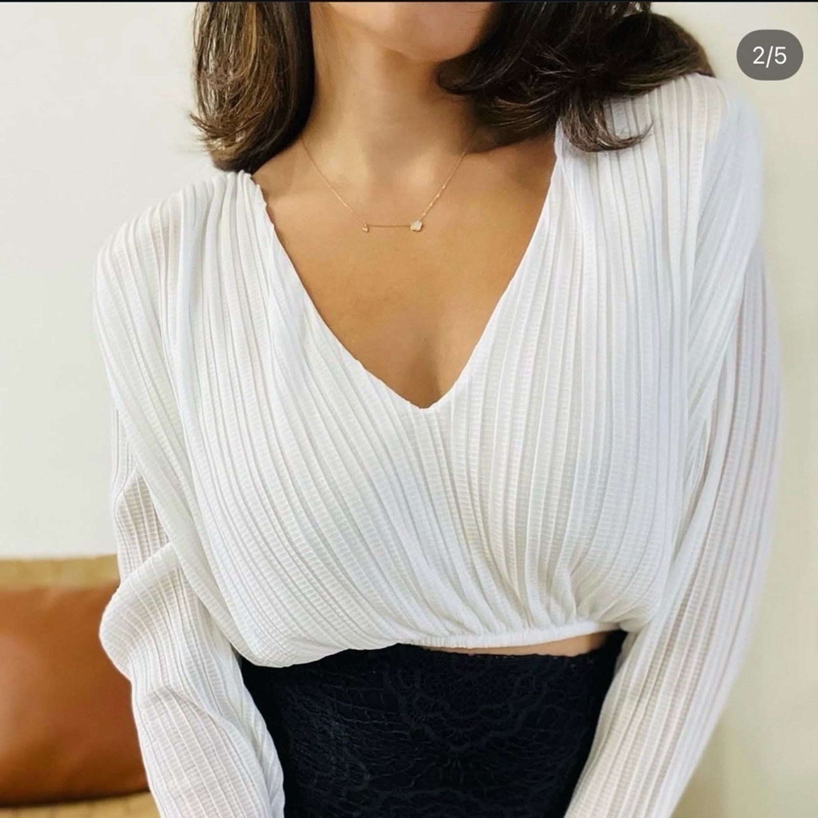 Zara New Zara White V-Neck Women's Top size S Size S / US 4 / IT 40 - 2 Thumbnail