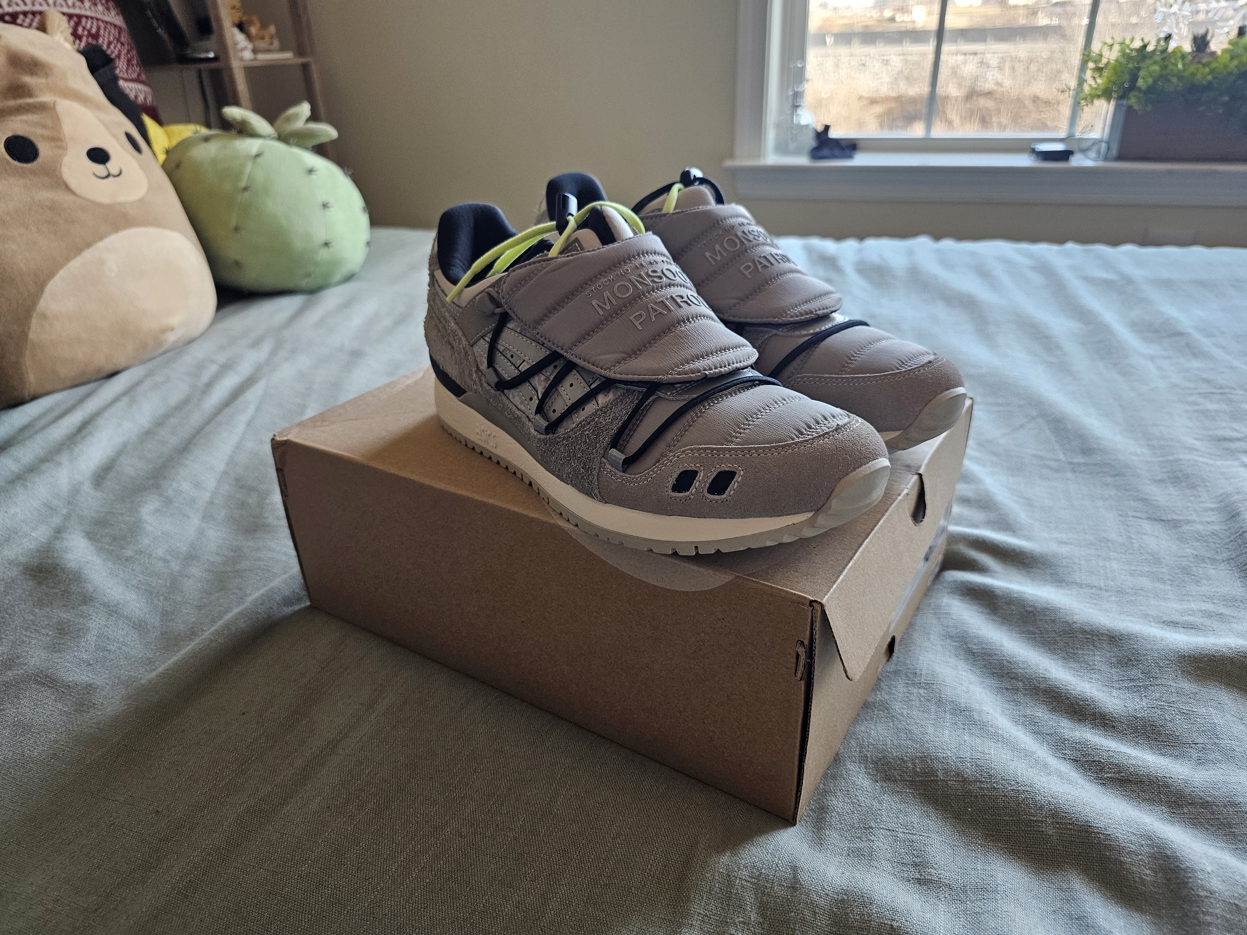 image of Asics Gel Lyte 3 Moonpatroll Shoes in Grey, Men's (Size 10)