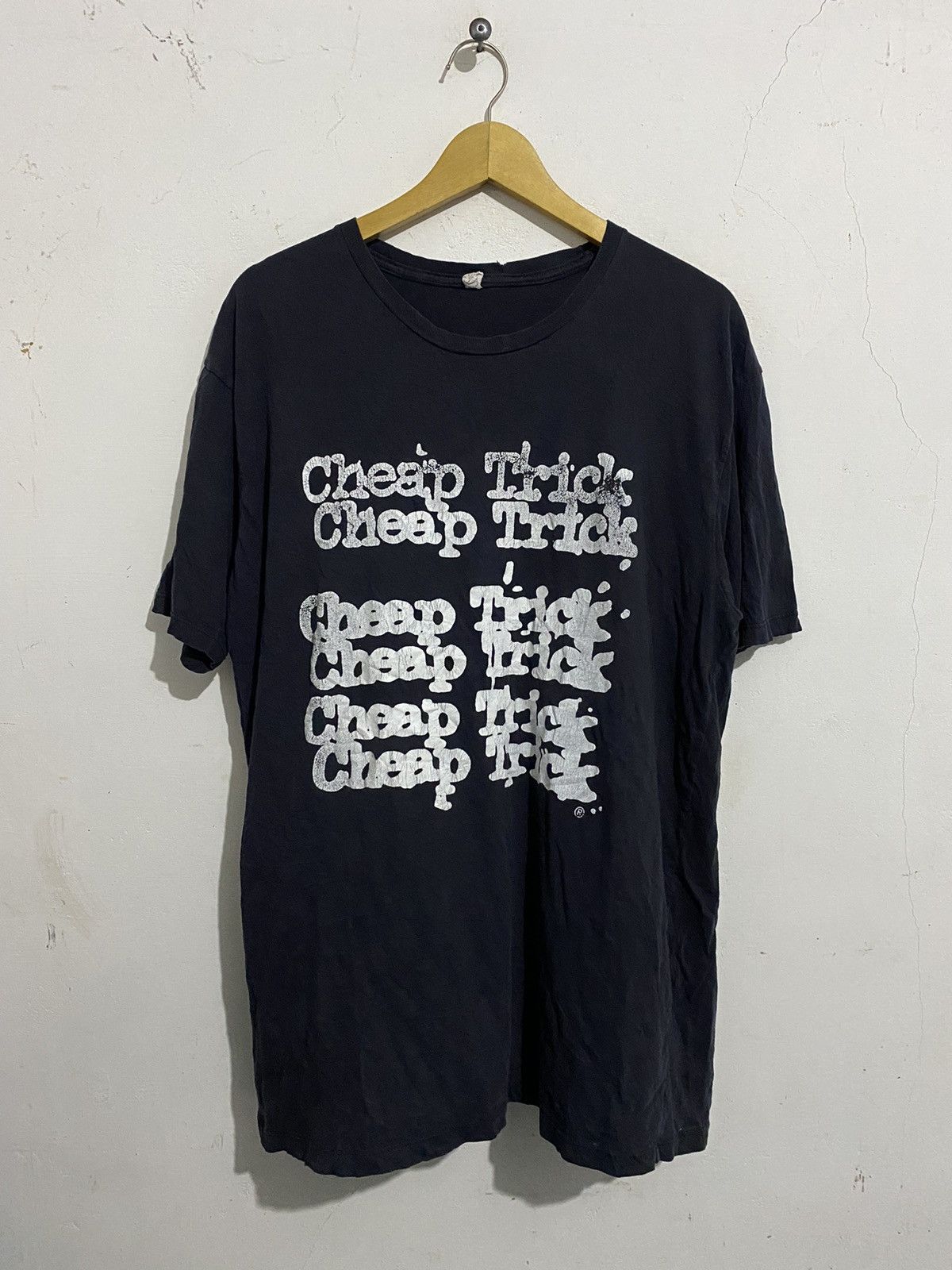 Band Tees 🖤BLACKDAY🖤Vintage Cheap Trick Logo Tees Distressed Size US XL / EU 56 / 4 - 1 Thumbnail