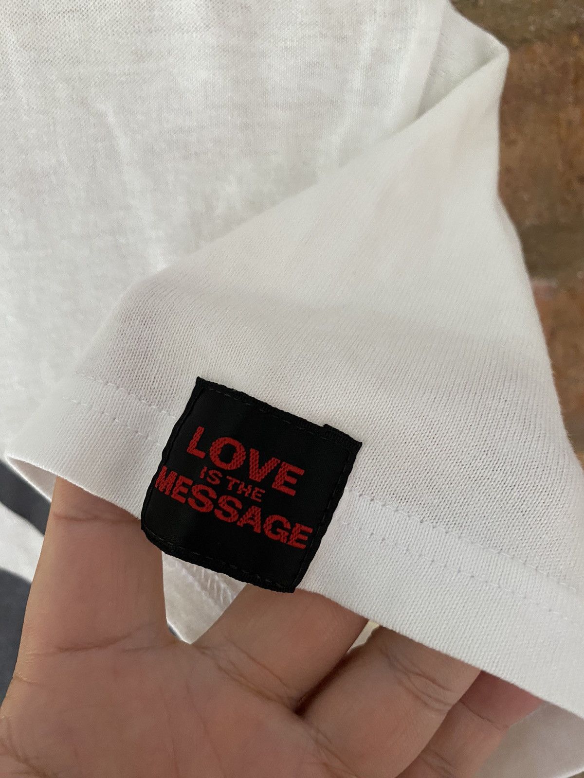 Super Lovers 1990s Iconic LOVE is a Messenger poem tee Size M / US 6-8 / IT 42-44 - 6 Thumbnail