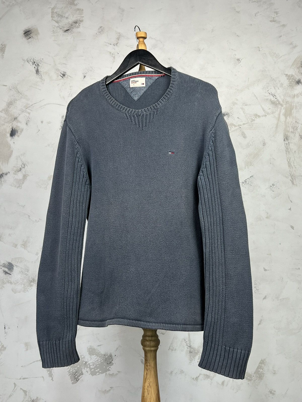 Tommy Hilfiger Vintage Tommy Hilfiger Denim Sweater Size M - L Size US L / EU 52-54 / 3 - 1 Thumbnail