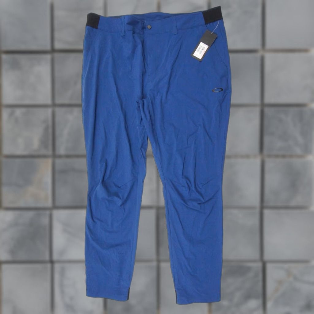 Oakley VINTAGE Oakley Men's Tapered Golf Pants Size 40 Casual Lightweight Blue Size US 40 / EU 56 - 1 Thumbnail