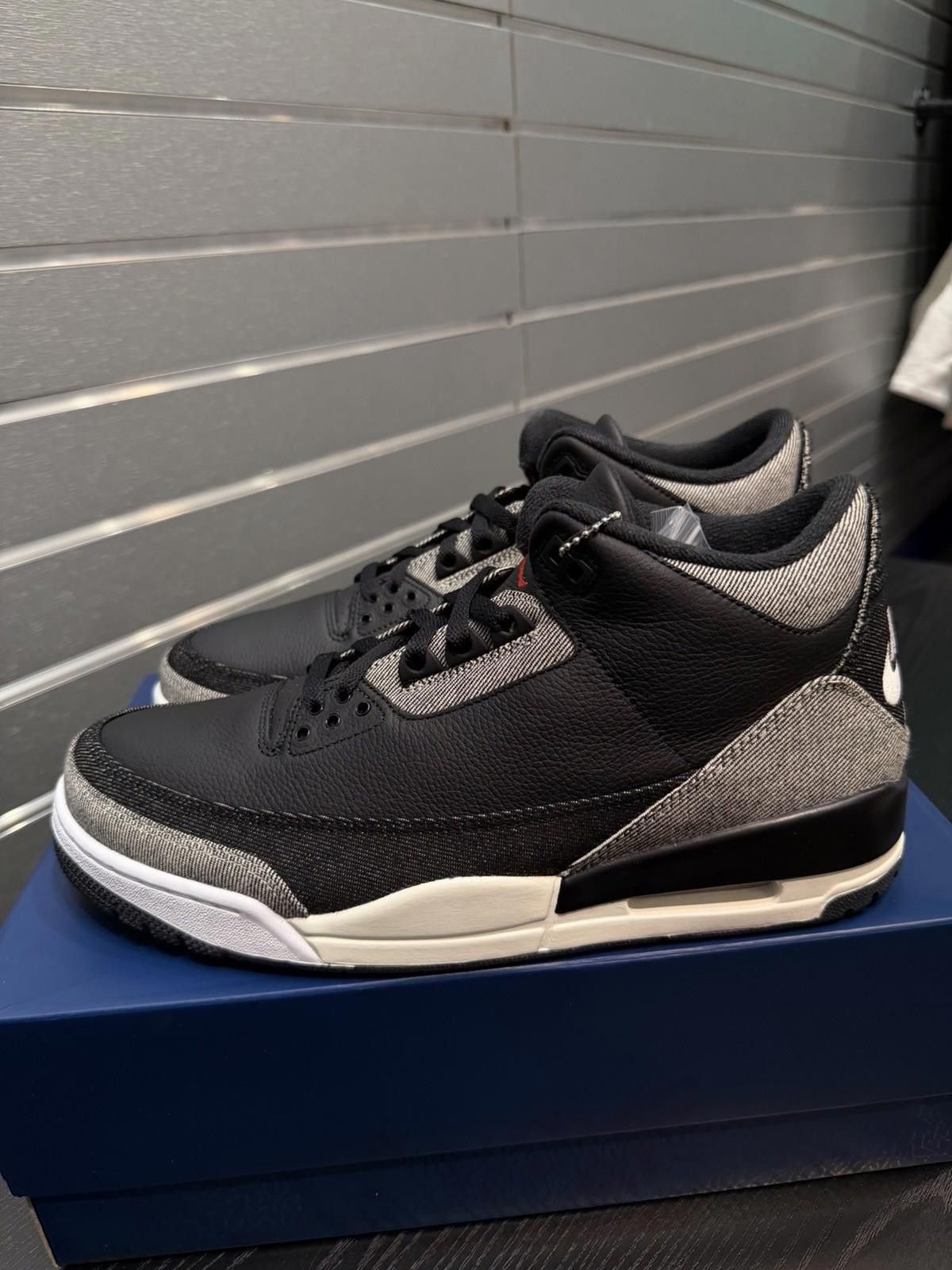 Jordan Brand Nike Air Jordan 3 Retro Levi’s Black IR0914-400 Men’s 10.5 Size US 10.5 / EU 43-44 - 9 Thumbnail