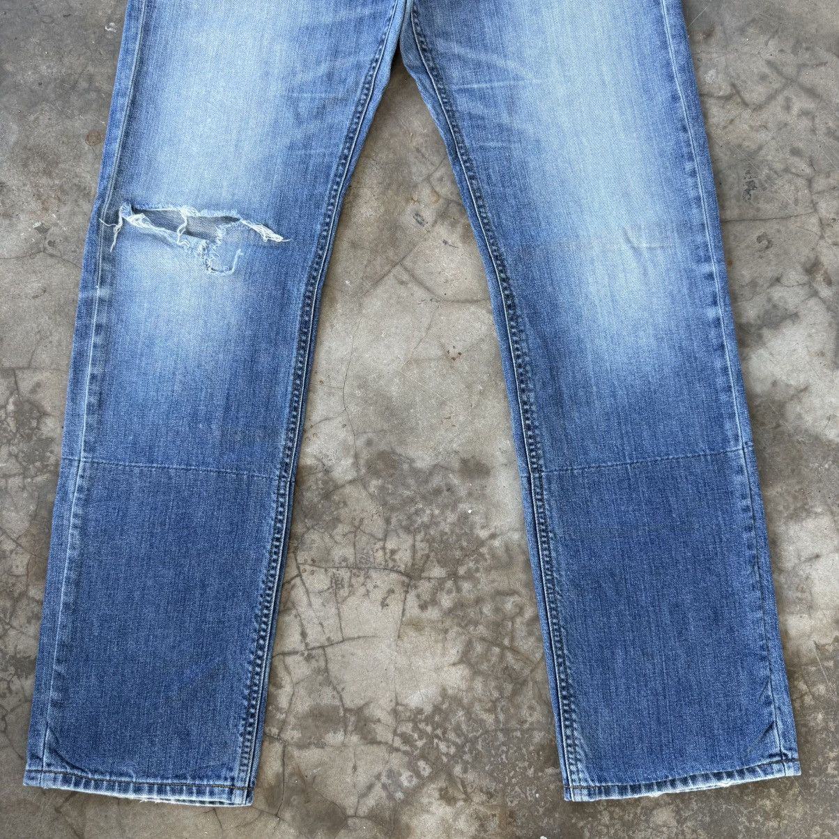 Burberry W33 Vintage Burberry Black Label Faded Ripped Denim Jean Size US 33 - 3 Thumbnail