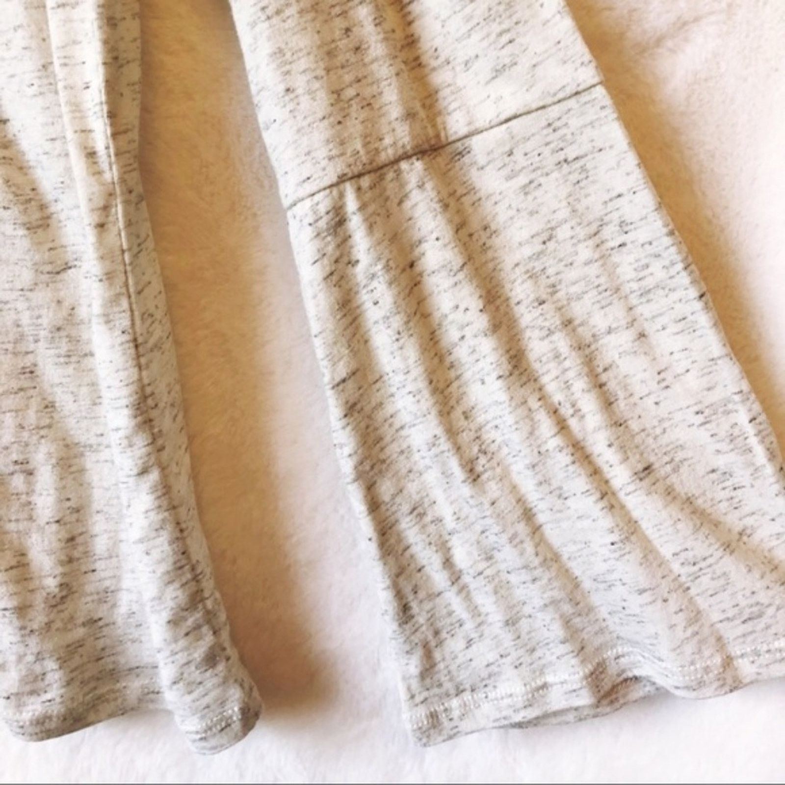 Loft LOFT Light Grey Cold Shoulder Bell Sleeve Top Size S / US 4 / IT 40 - 6 Thumbnail
