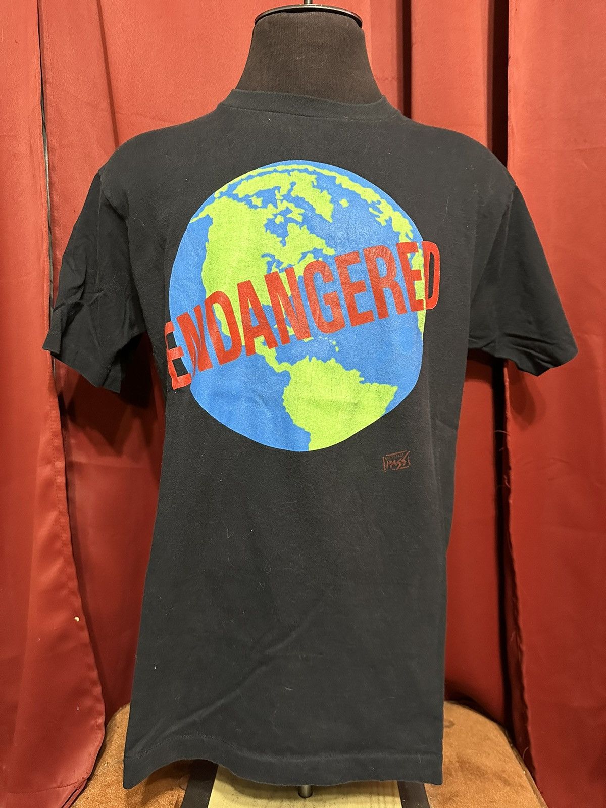 Band Tees × Vintage Vintage Endangered Earth Tshirt 90’s Backstage Pass Grail Size US L / EU 52-54 / 3 - 1 Thumbnail