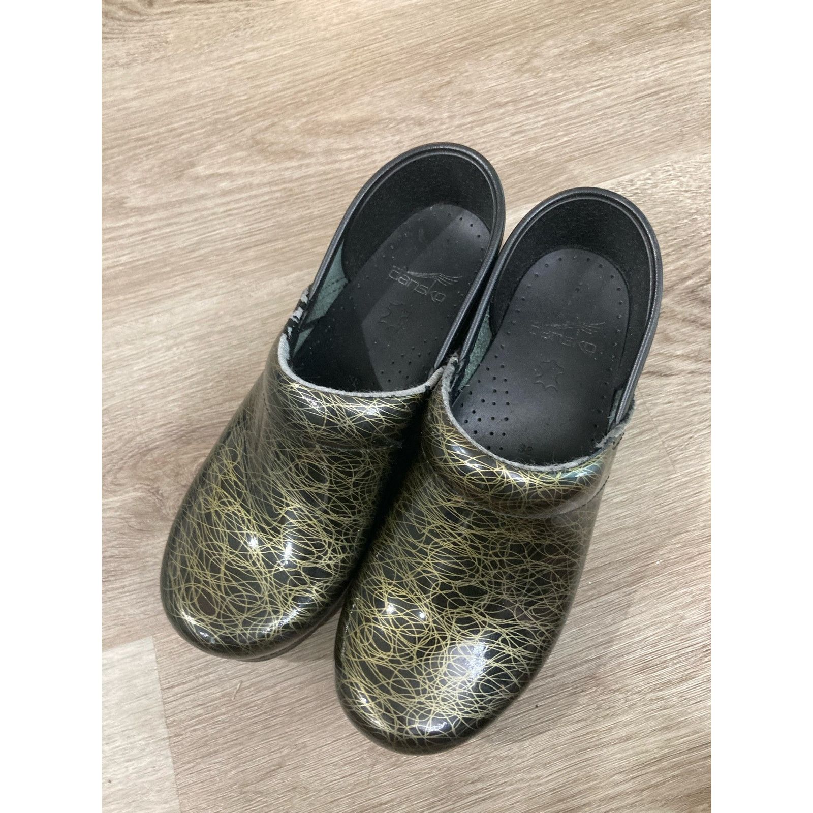 Dansko Dansko Professional Women's Black Gold Swirl Clogs 7.5 Size US 7.5 / IT 37.5 - 6 Thumbnail