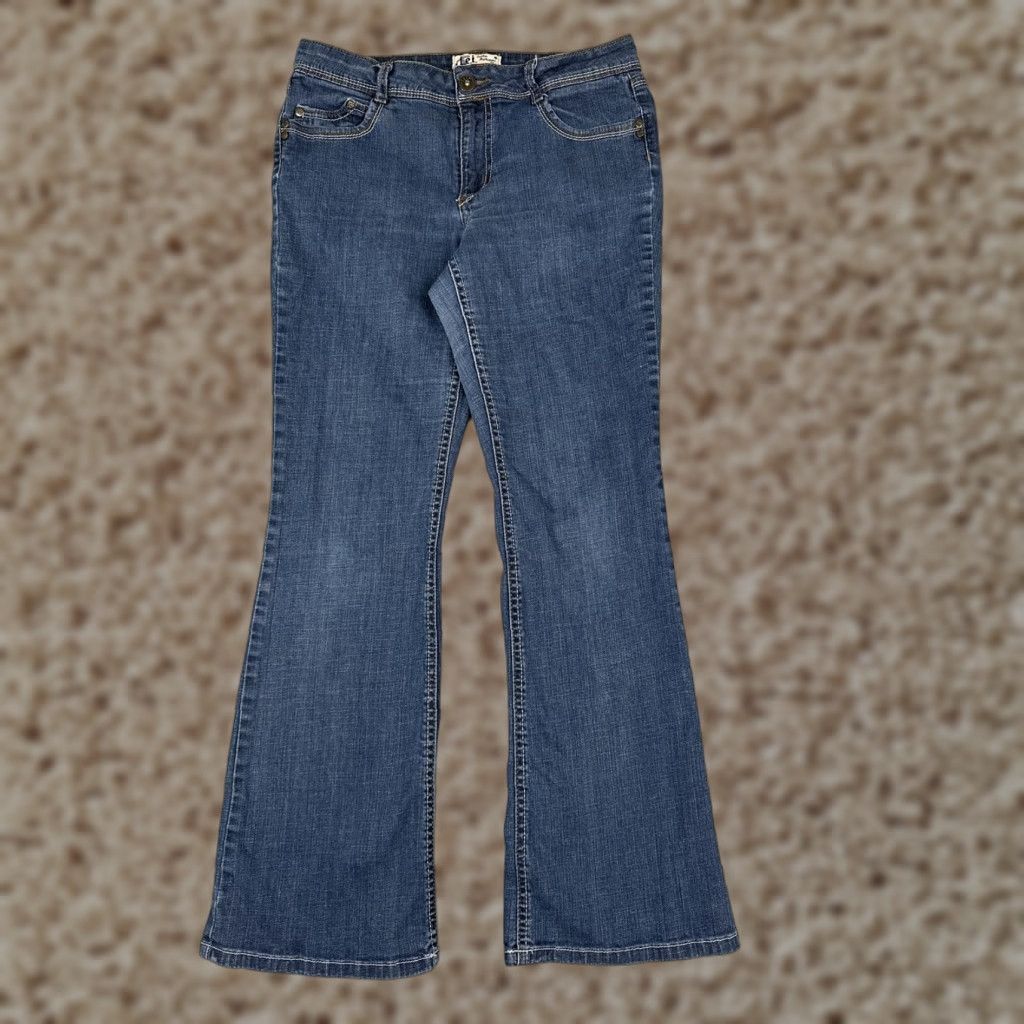 L.E.I. VINTAGE LEI Sophia Hiphugger Flare Jeans Womens 13 Blue Denim Mid Rise Bootcut 30x30 Size 34" / US 12 / IT 48 - 1 Thumbnail
